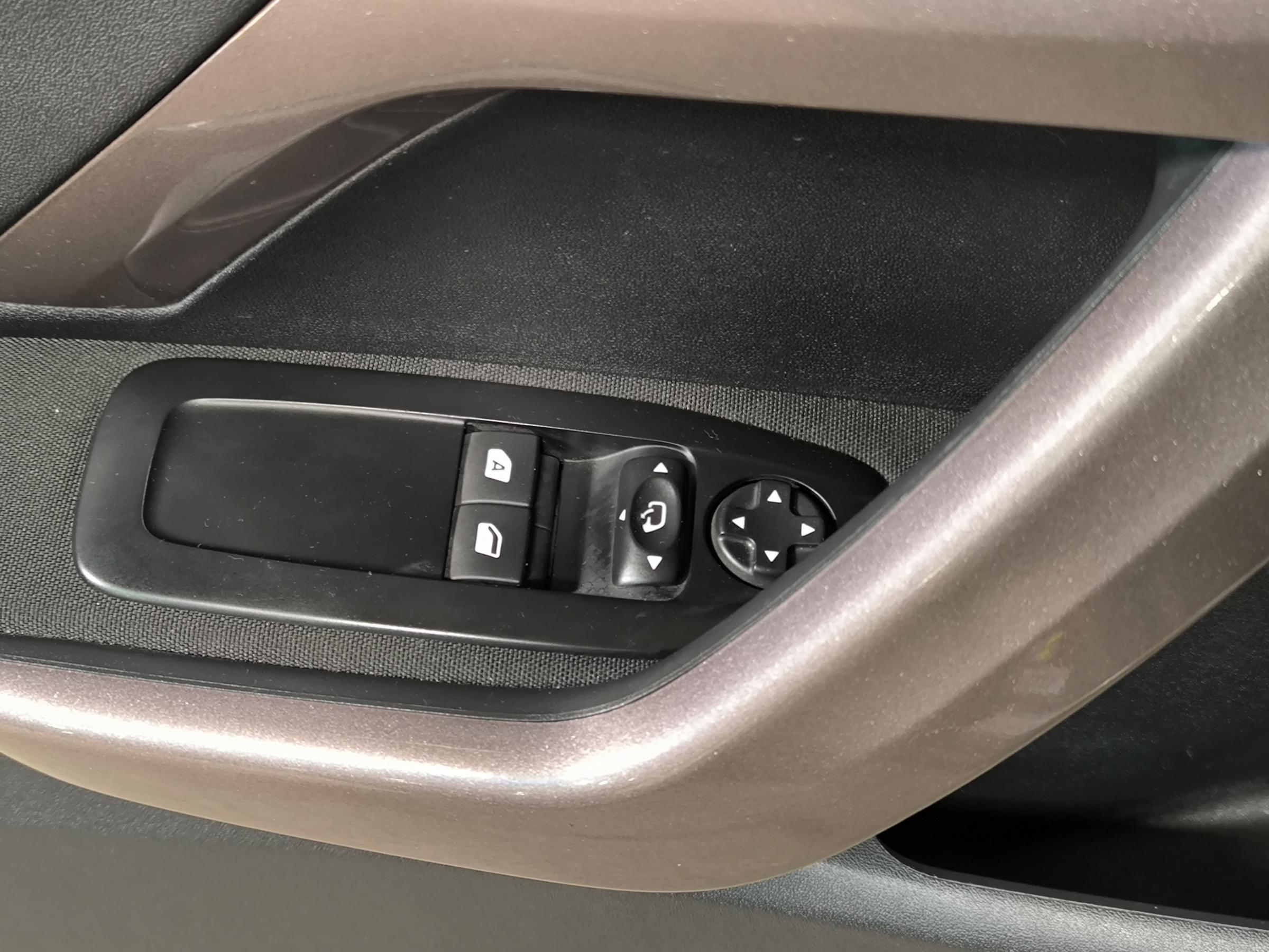 Peugeot 2008, 2016 - pohled č. 17