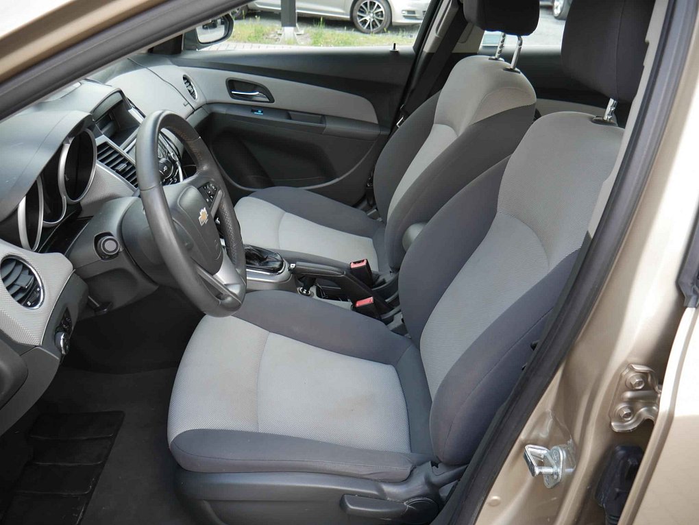 Chevrolet Cruze 1.6 i 