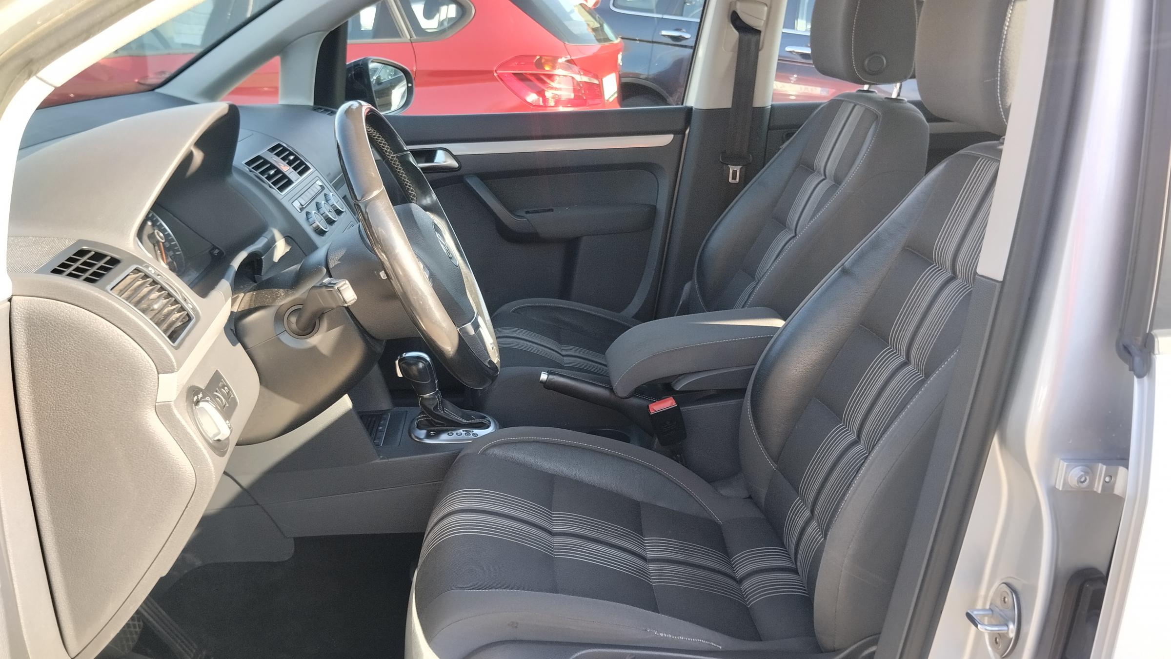 Volkswagen Touran, 2012 - pohled č. 10