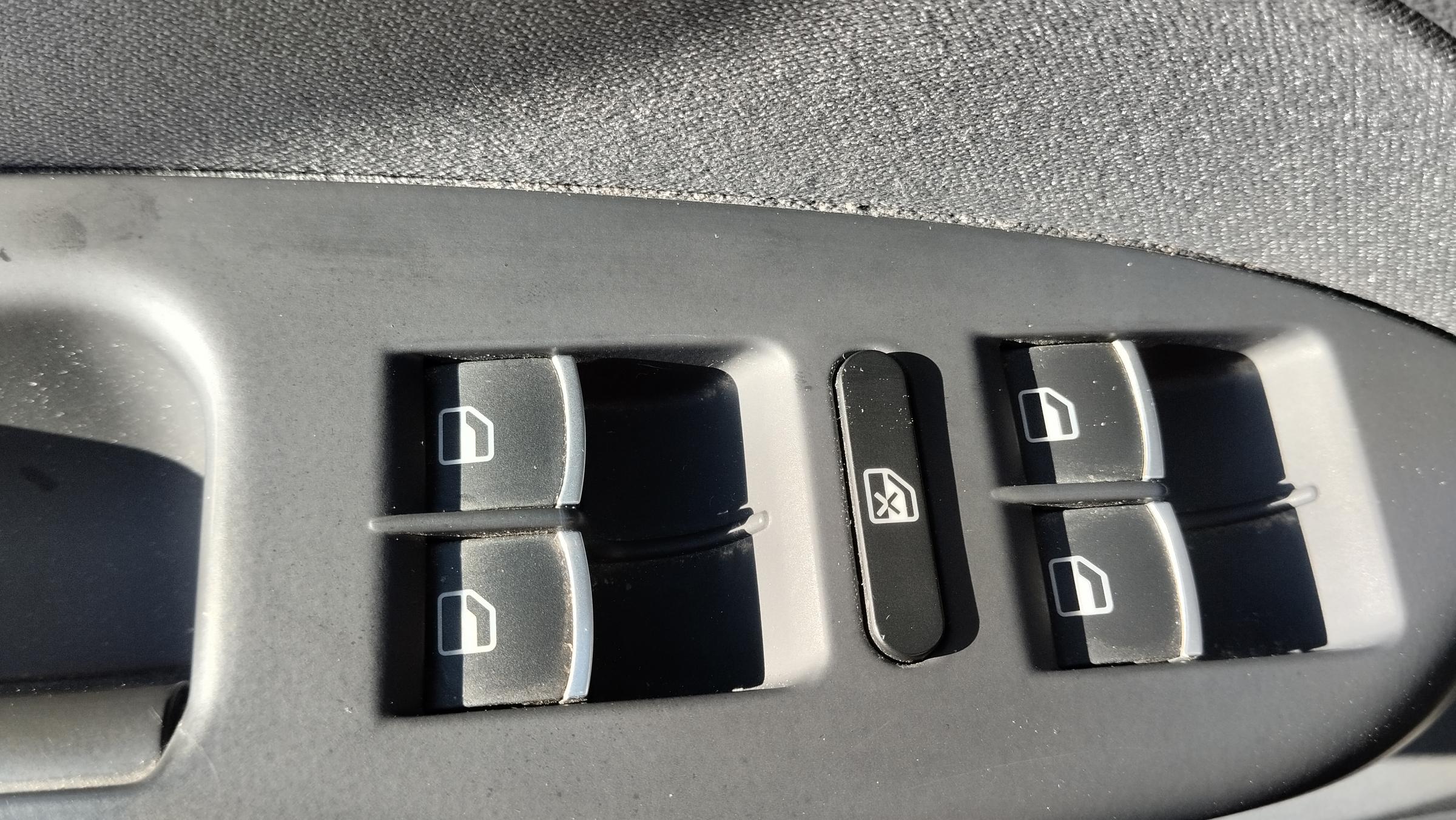 Volkswagen Touran, 2012 - pohled č. 14