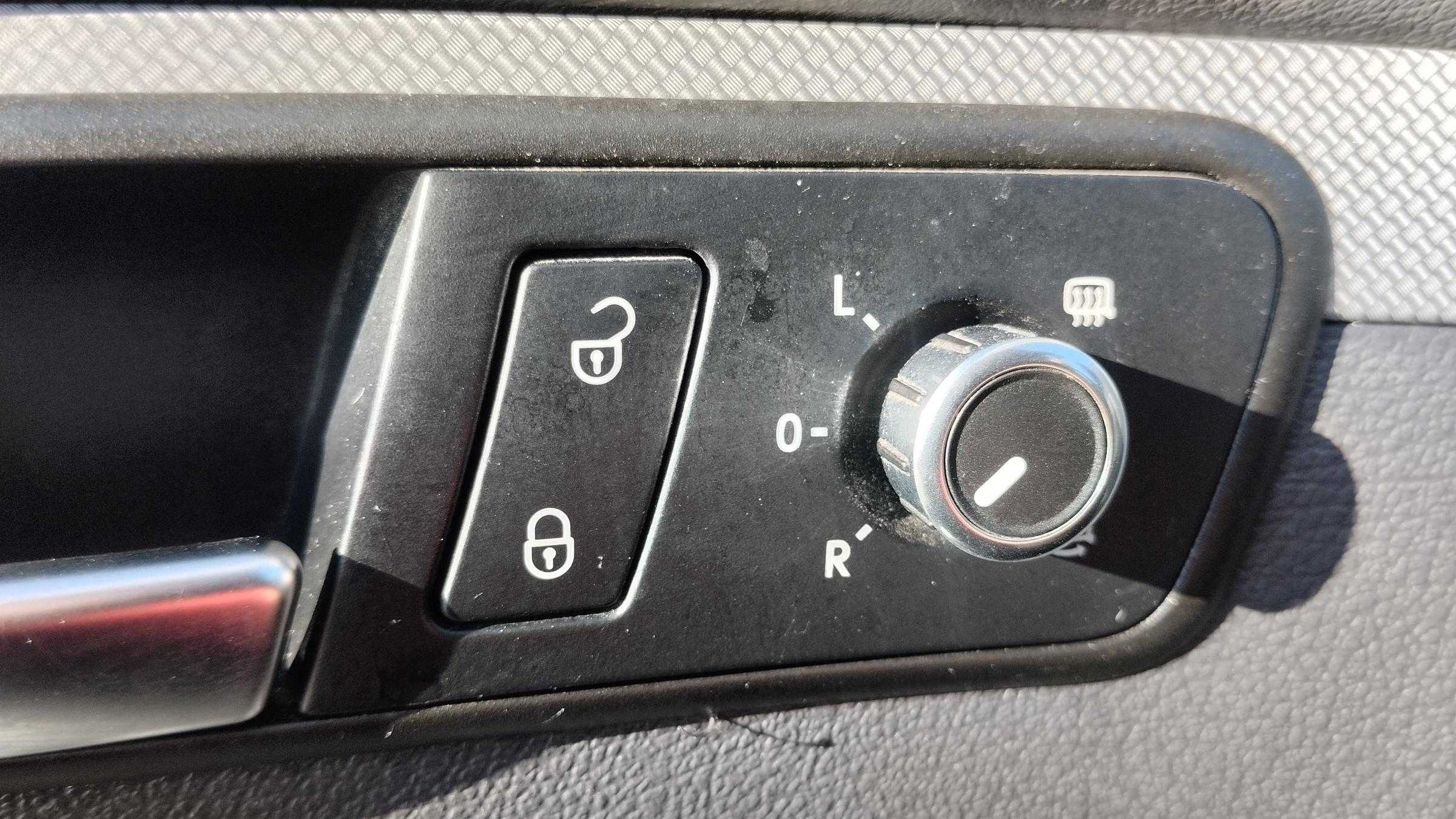 Volkswagen Touran, 2012 - pohled č. 16