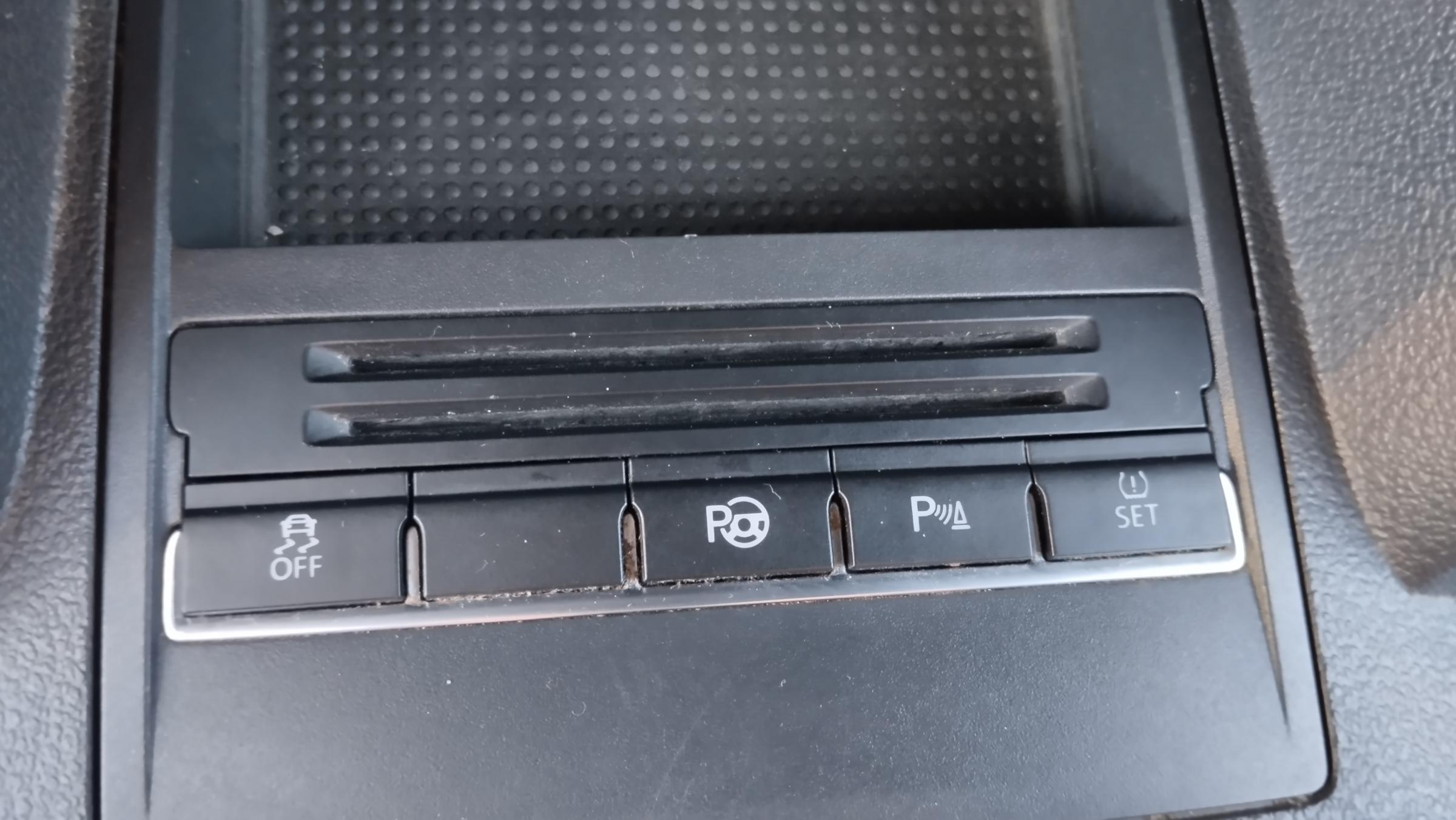 Volkswagen Touran, 2012 - pohled č. 20