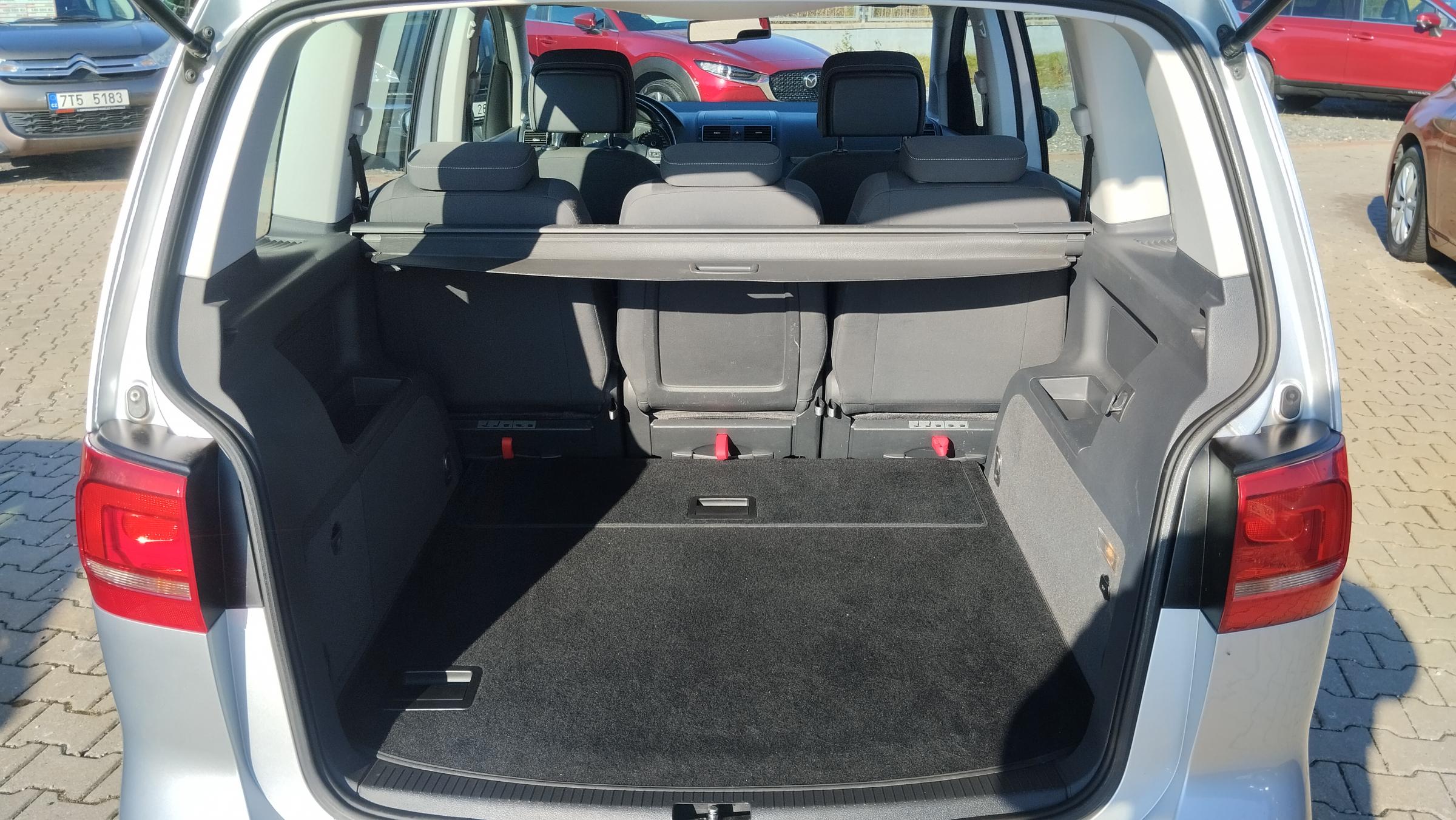 Volkswagen Touran, 2012 - pohled č. 7