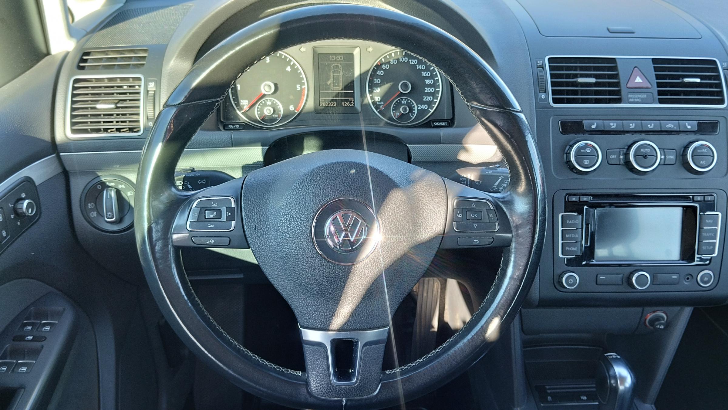Volkswagen Touran, 2012 - pohled č. 8
