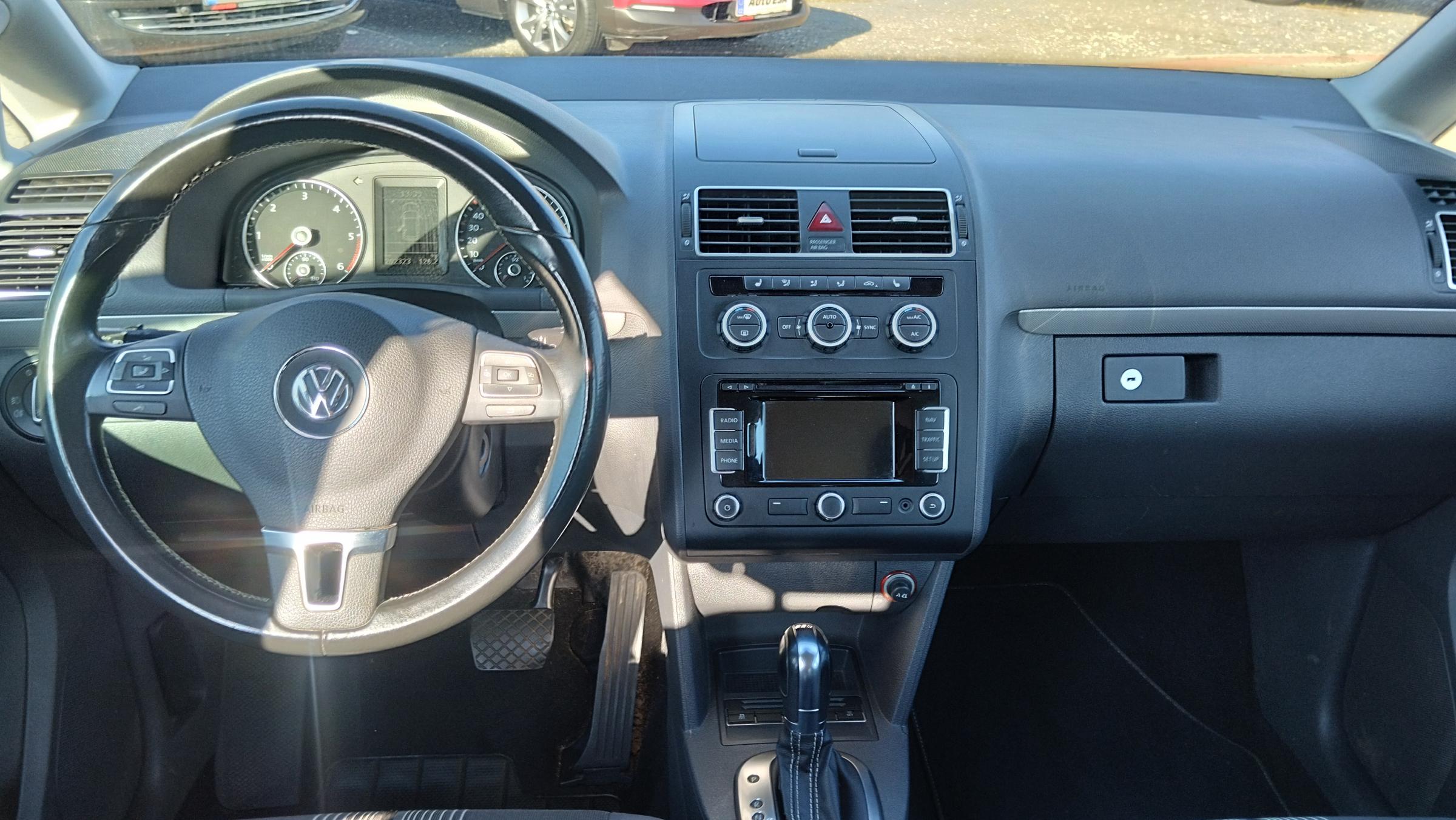 Volkswagen Touran, 2012 - pohled č. 9