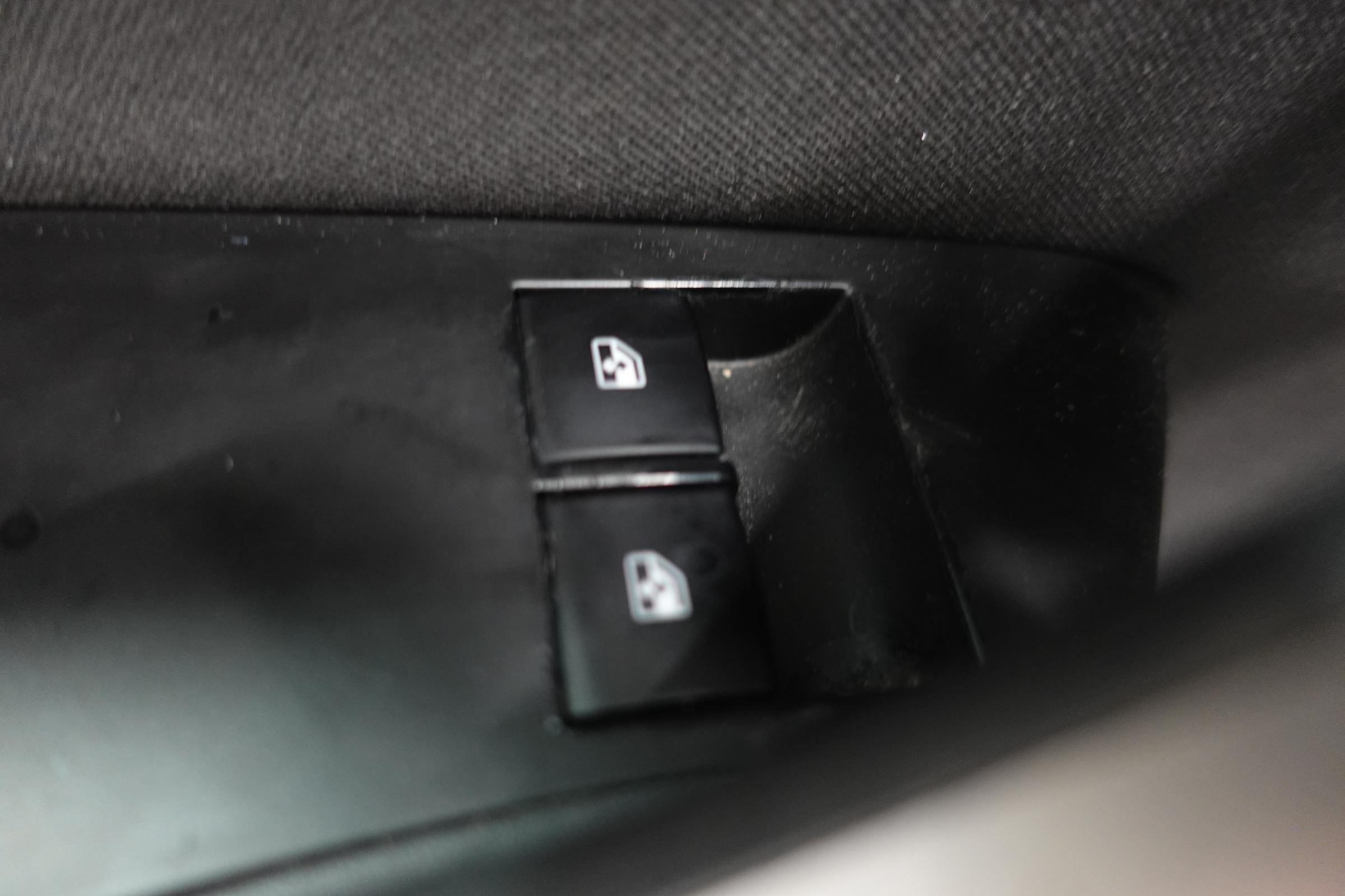 Opel Astra, 2012 - pohled č. 13