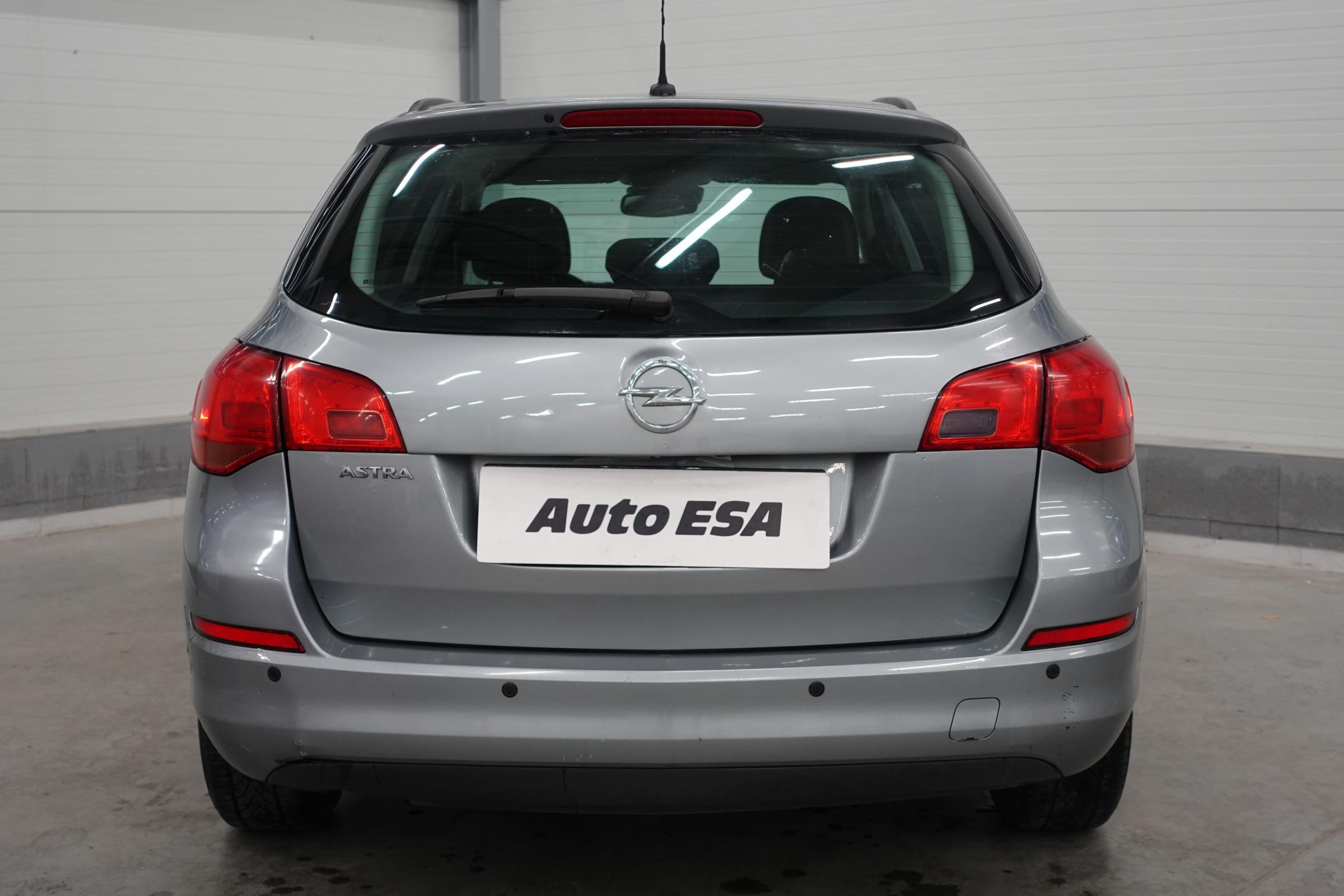 Opel Astra, 2012 - pohled č. 5