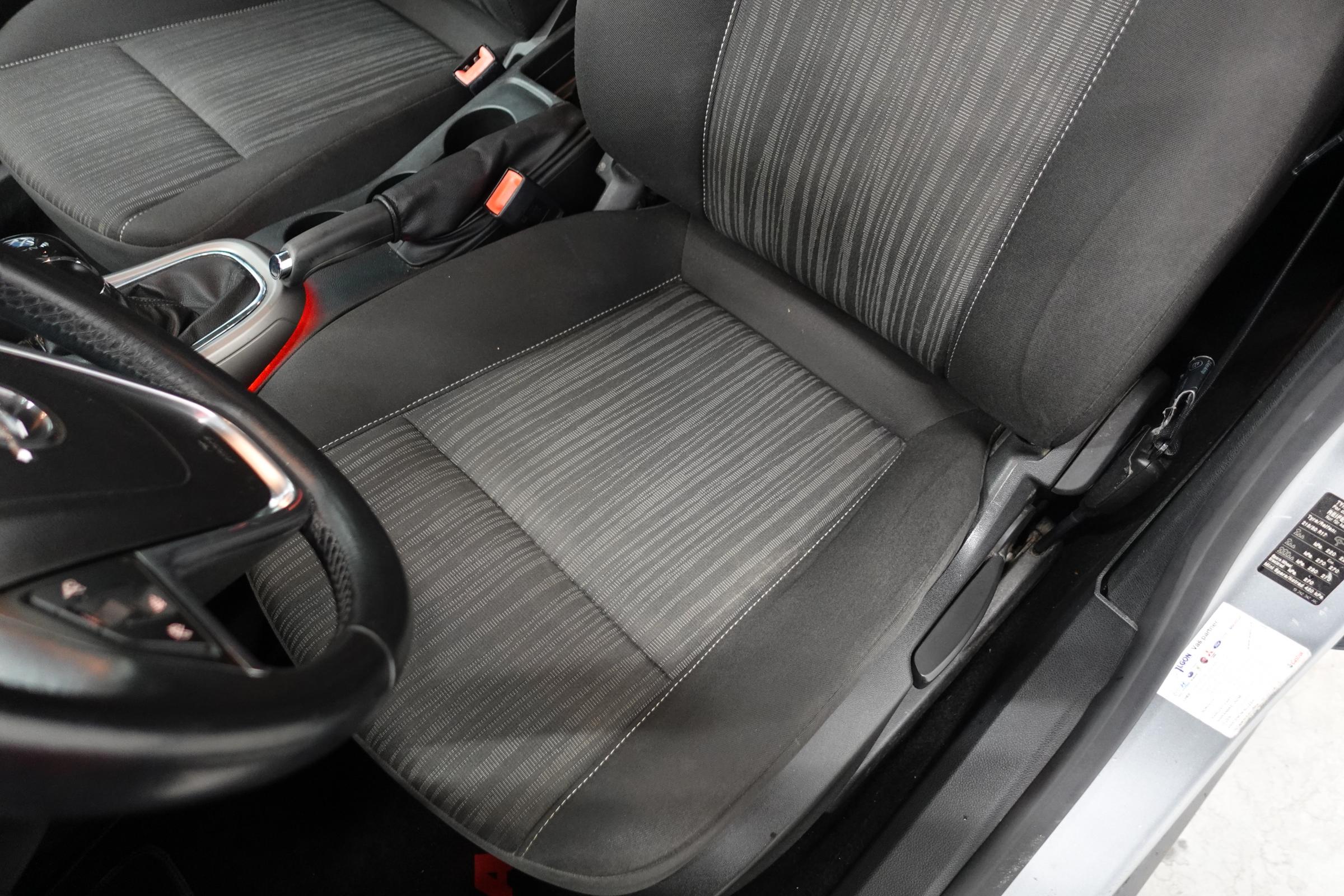 Opel Astra, 2012 - pohled č. 9