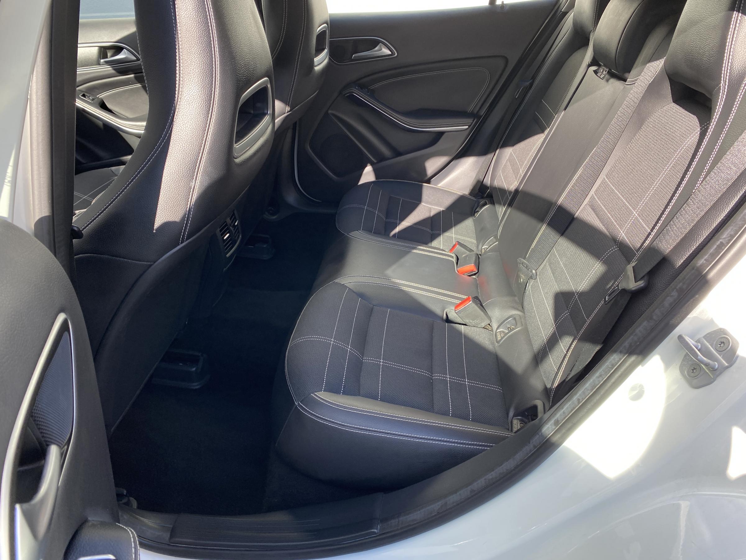 Mercedes-Benz GLA, 2015 - pohled č. 10