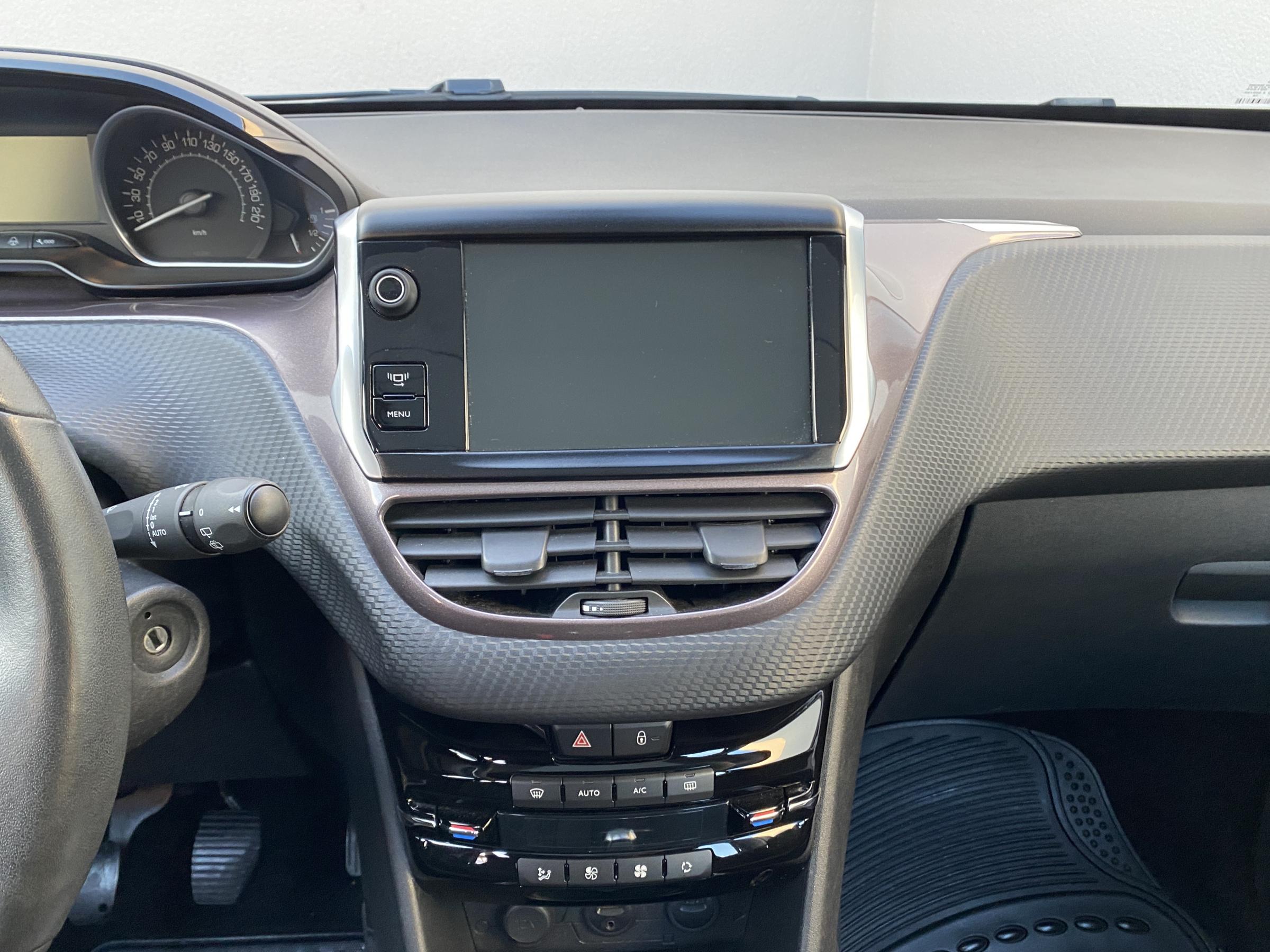 Peugeot 2008, 2014 - pohled č. 12