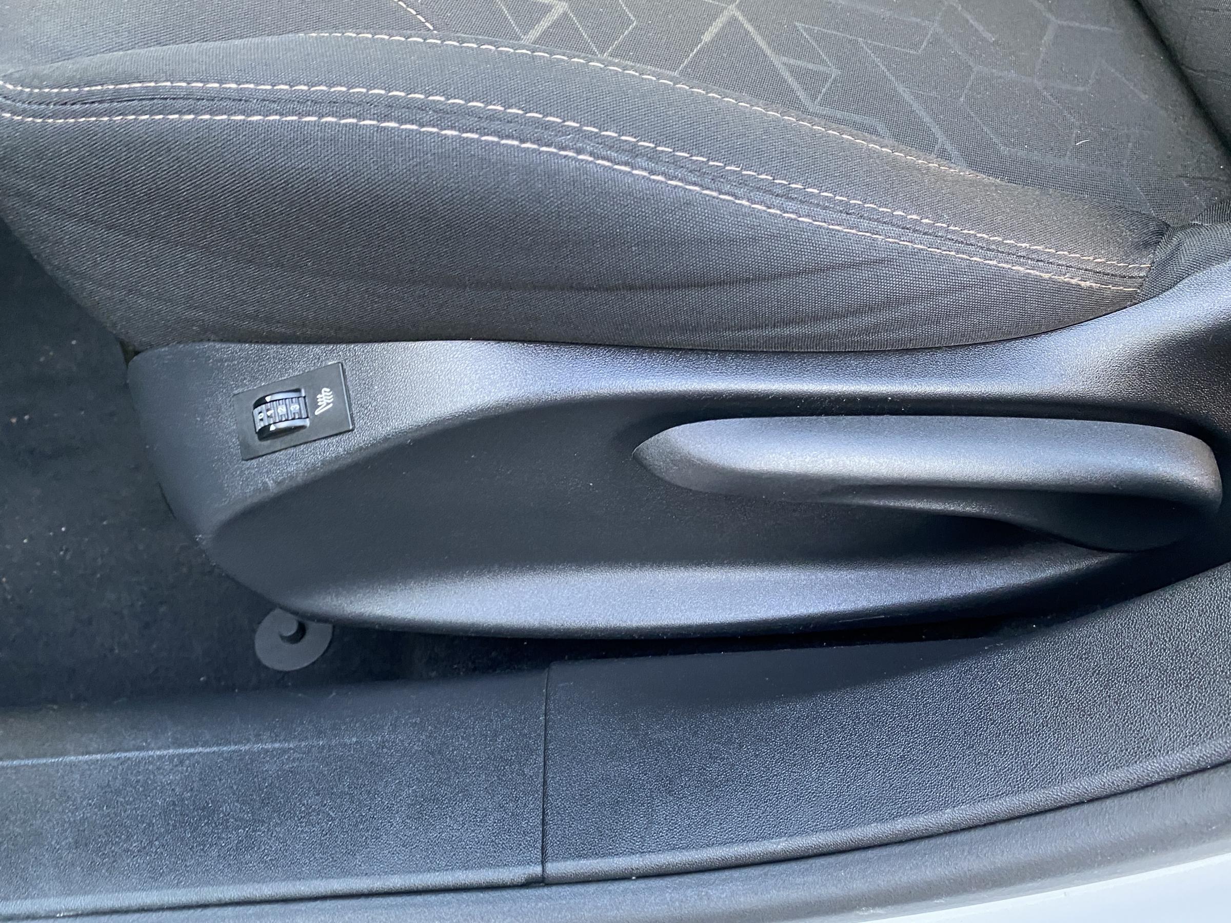 Peugeot 2008, 2014 - pohled č. 14