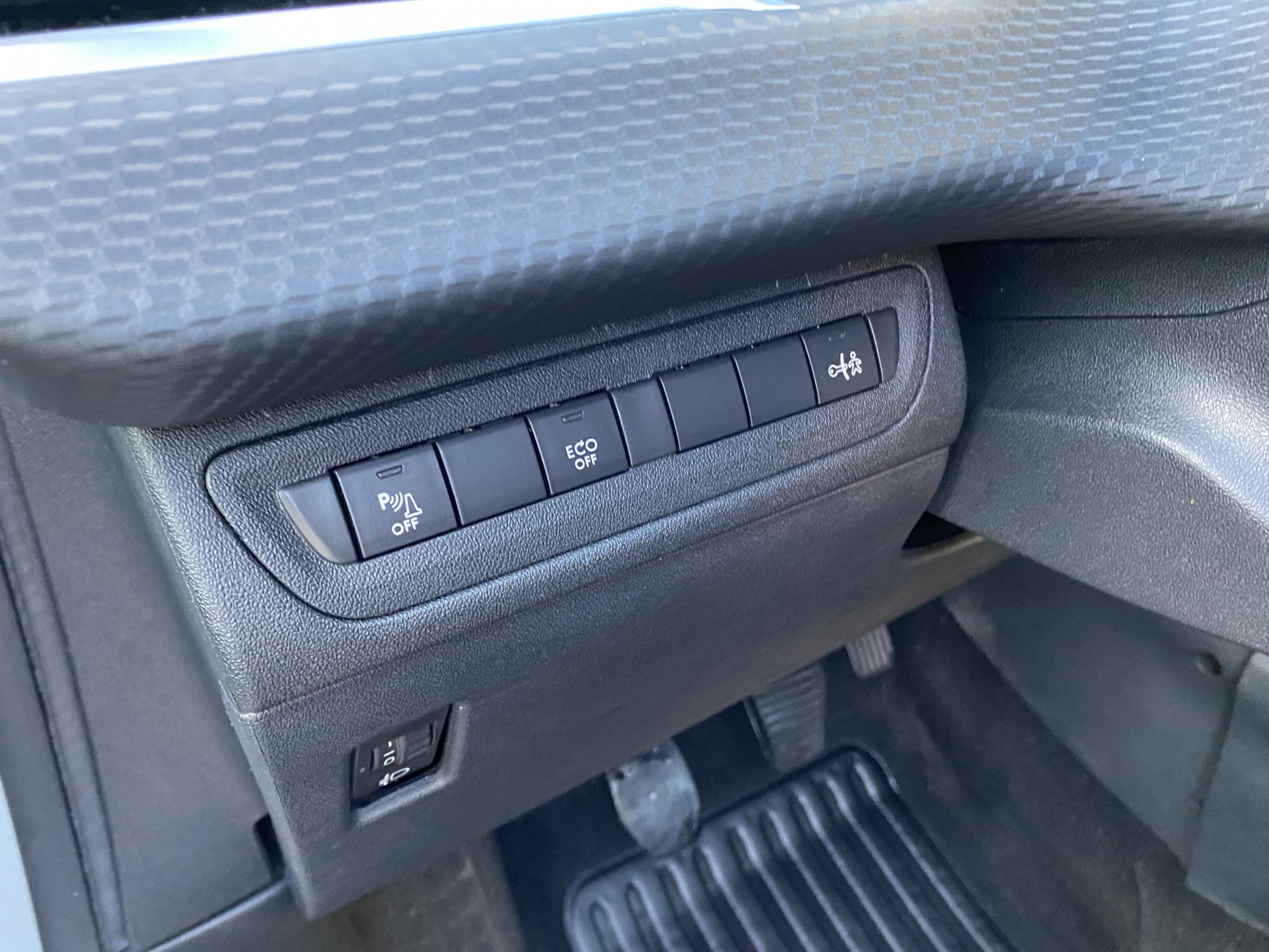 Peugeot 2008, 2014 - pohled č. 15