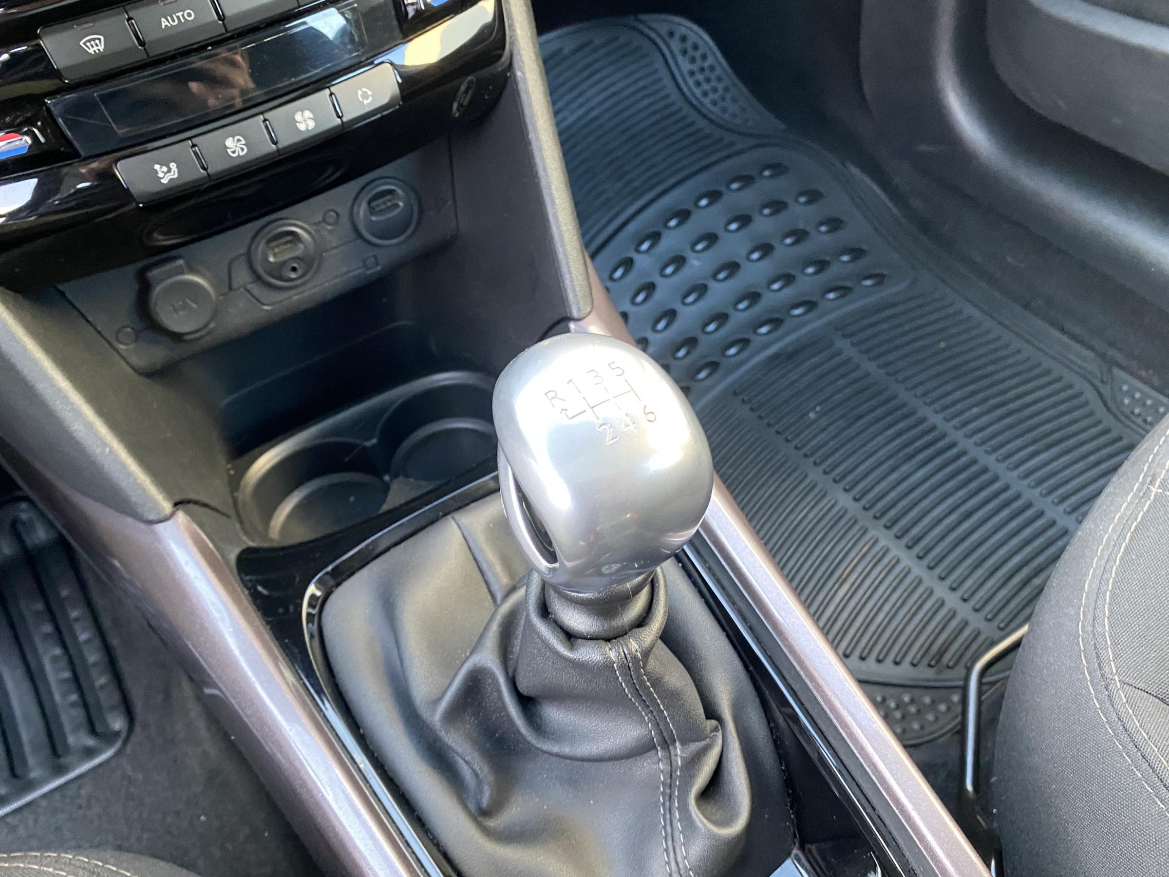 Peugeot 2008, 2014 - pohled č. 16