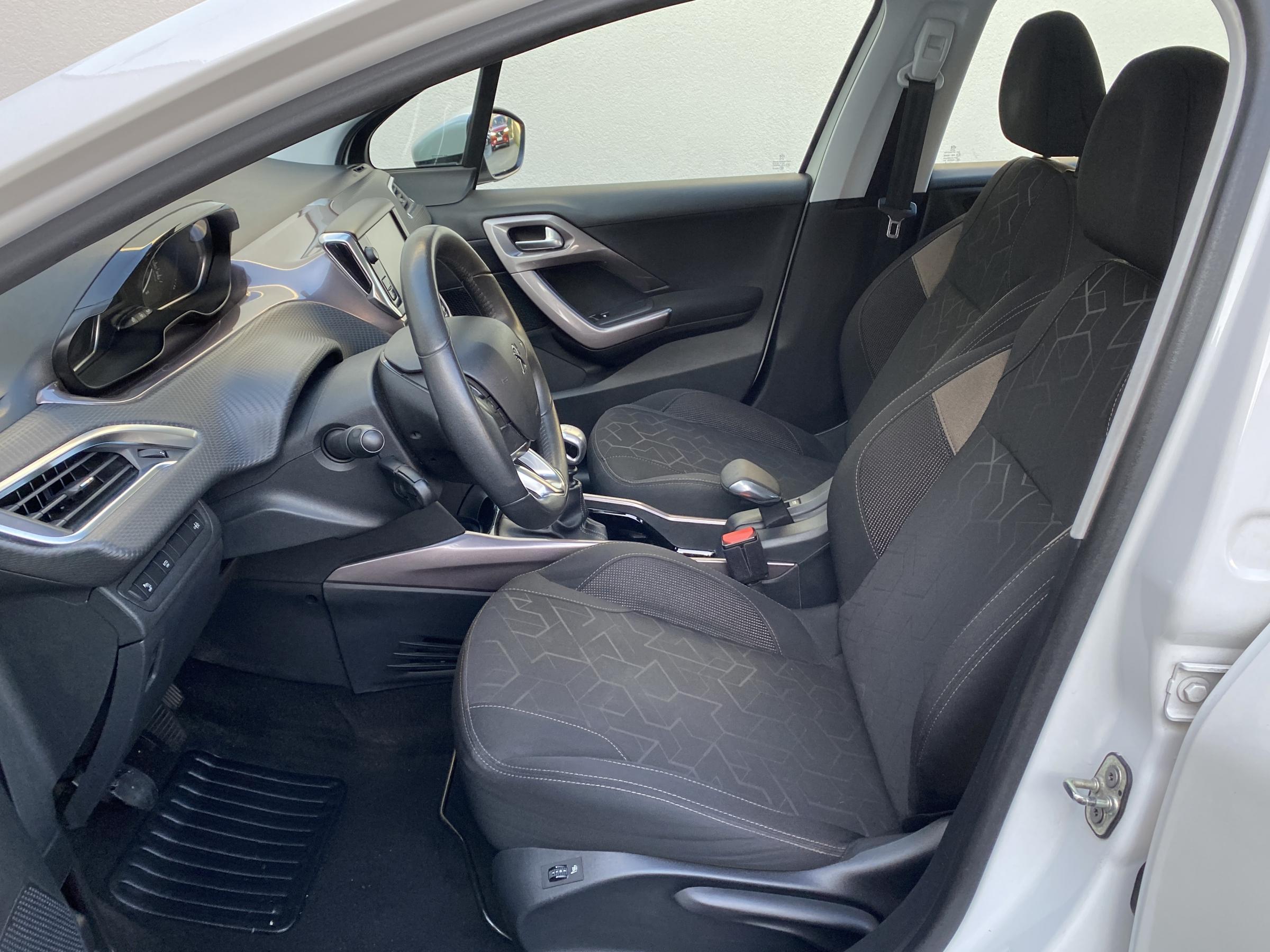 Peugeot 2008, 2014 - pohled č. 9