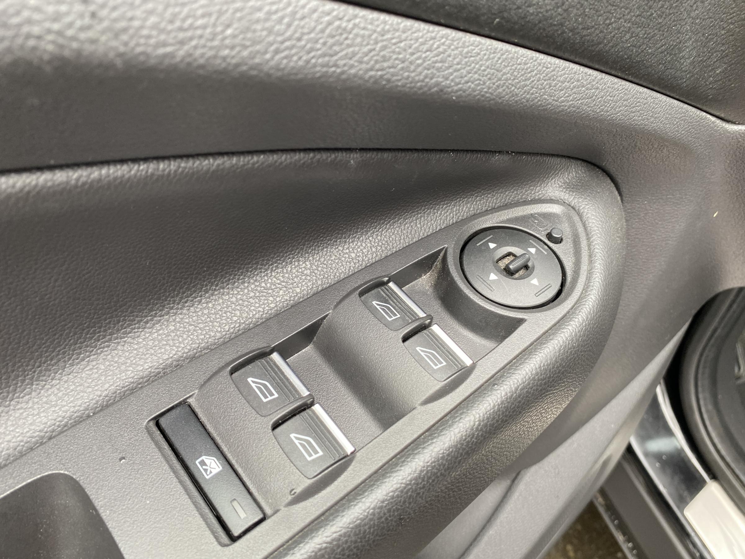 Ford Kuga, 2015 - pohled č. 15