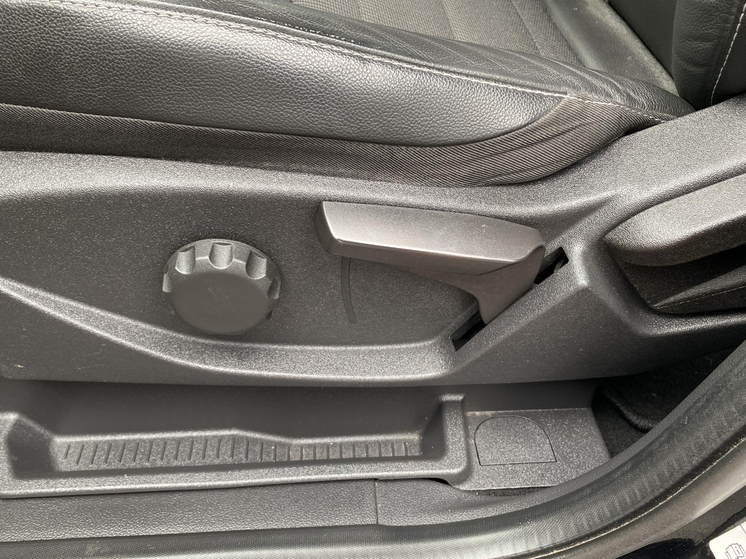 Ford Kuga, 2015 - pohled č. 16