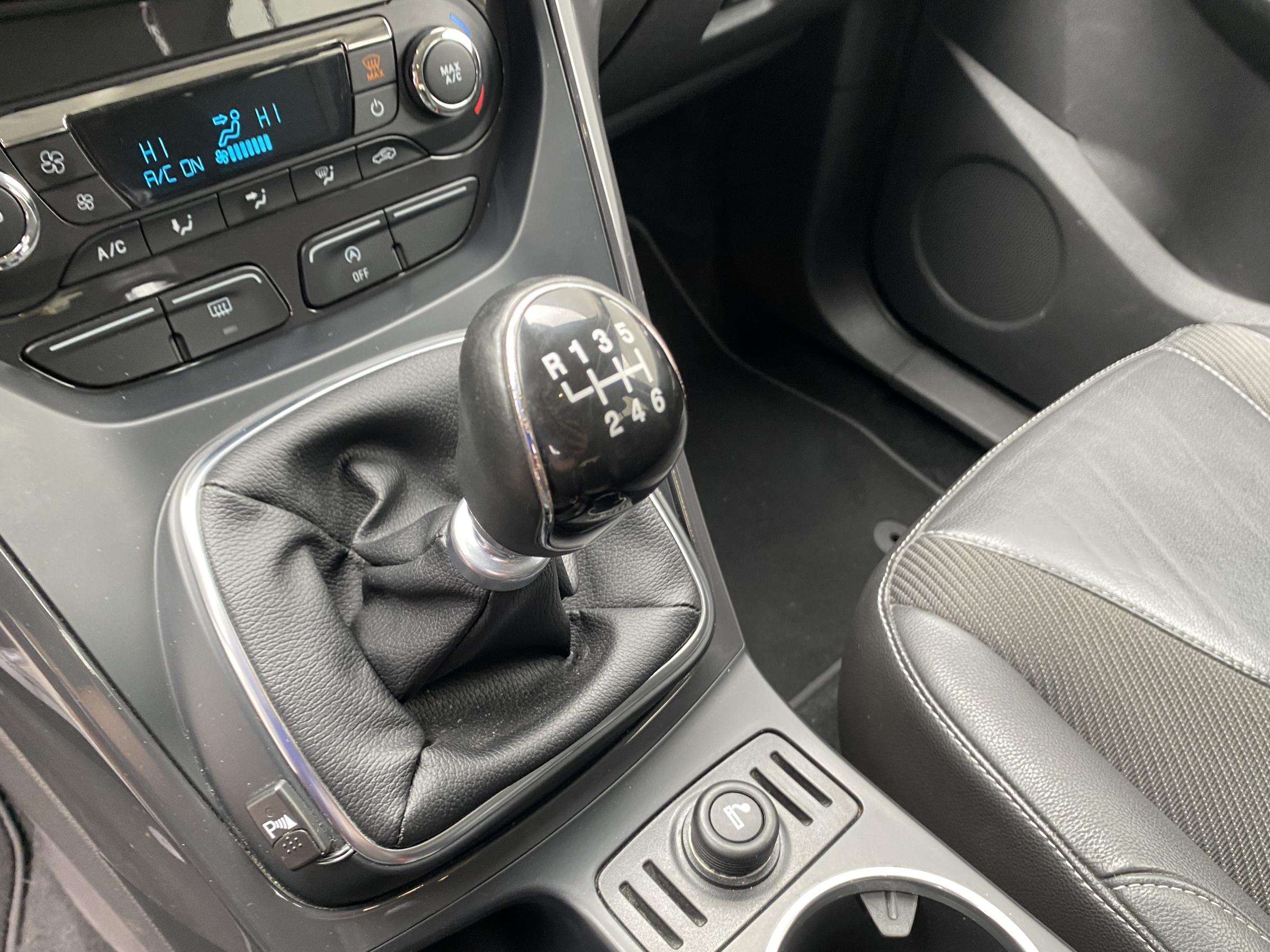 Ford Kuga, 2015 - pohled č. 18