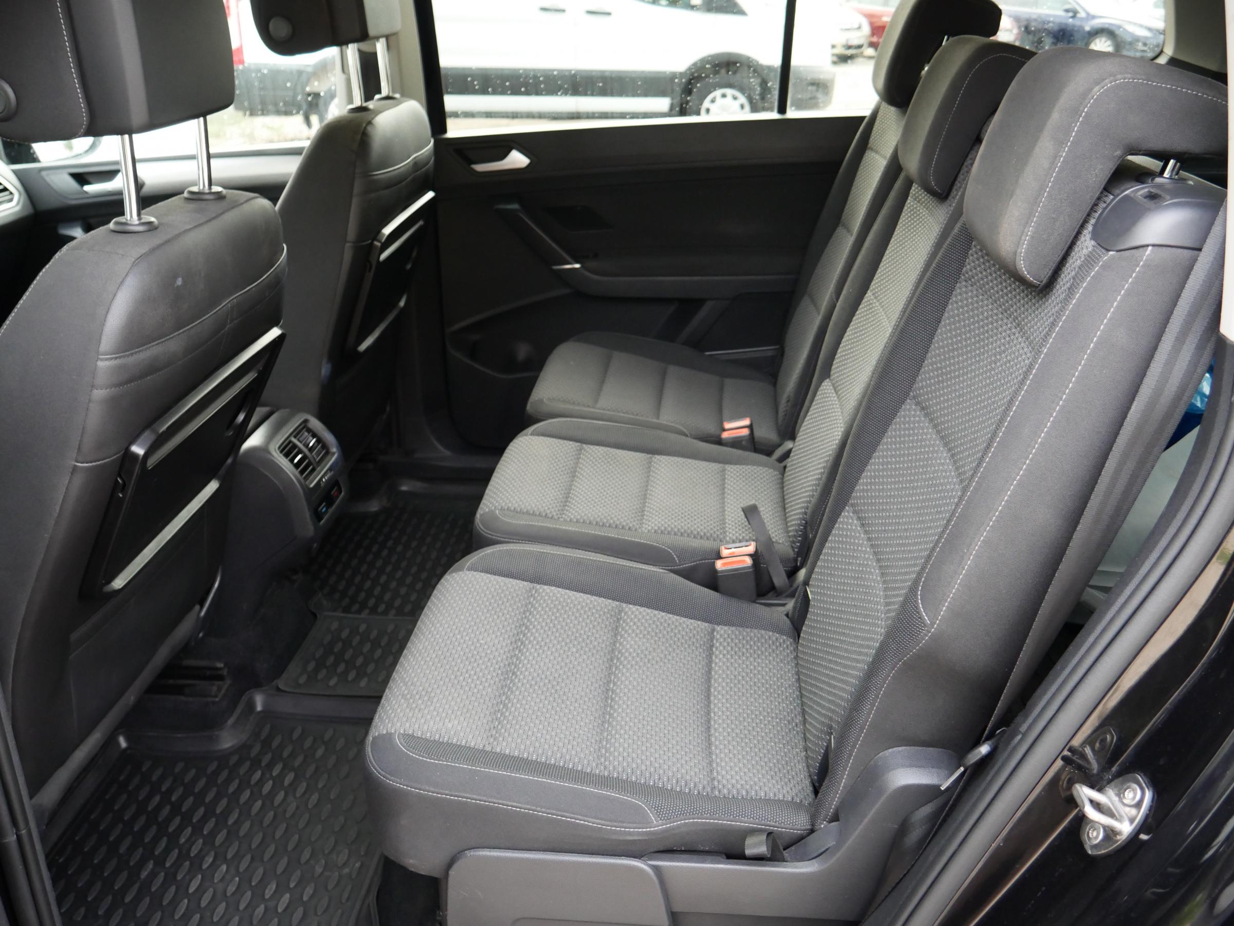 Volkswagen Touran, 2016 - pohled č. 10