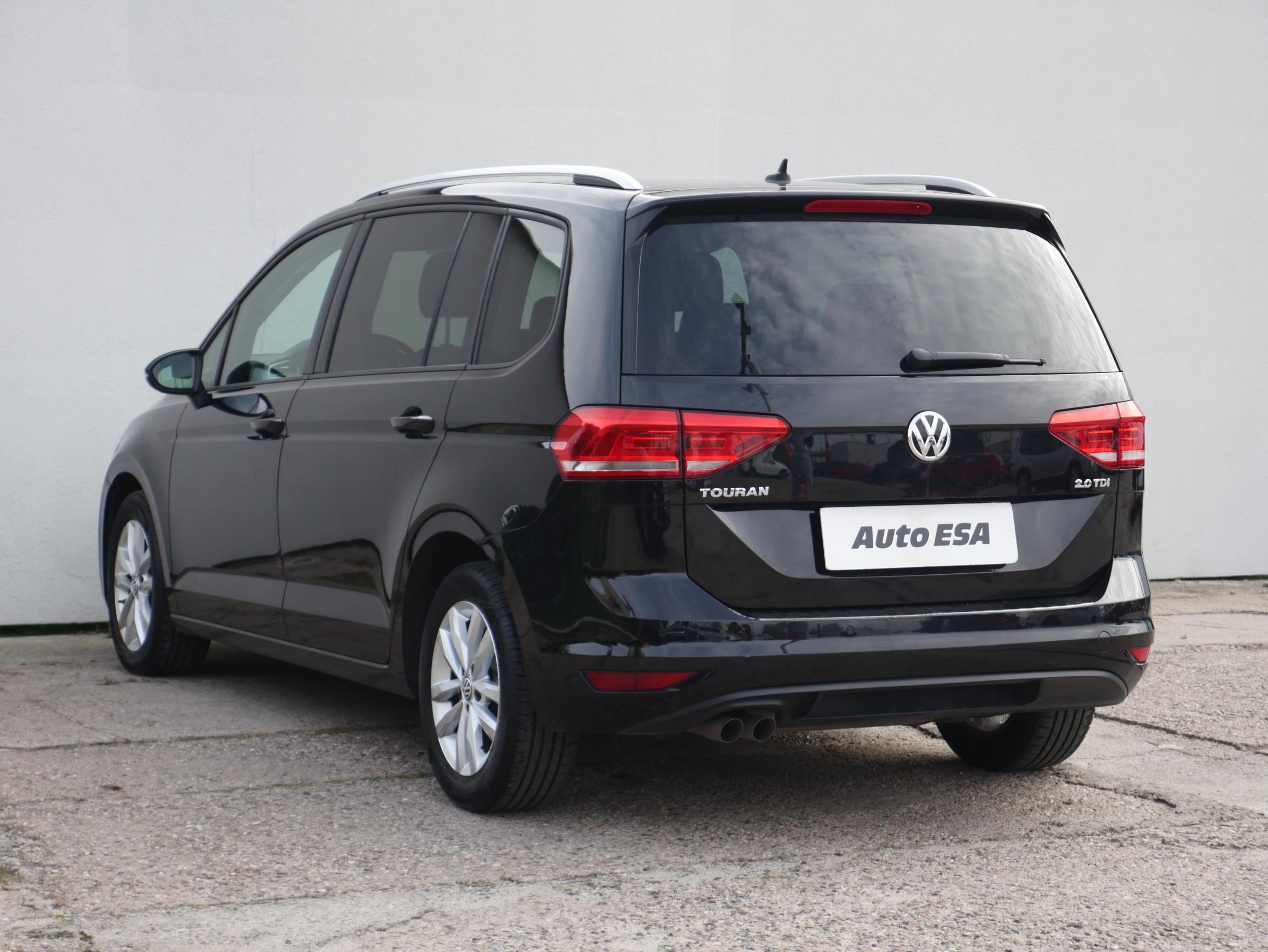 Volkswagen Touran, 2016 - pohled č. 4