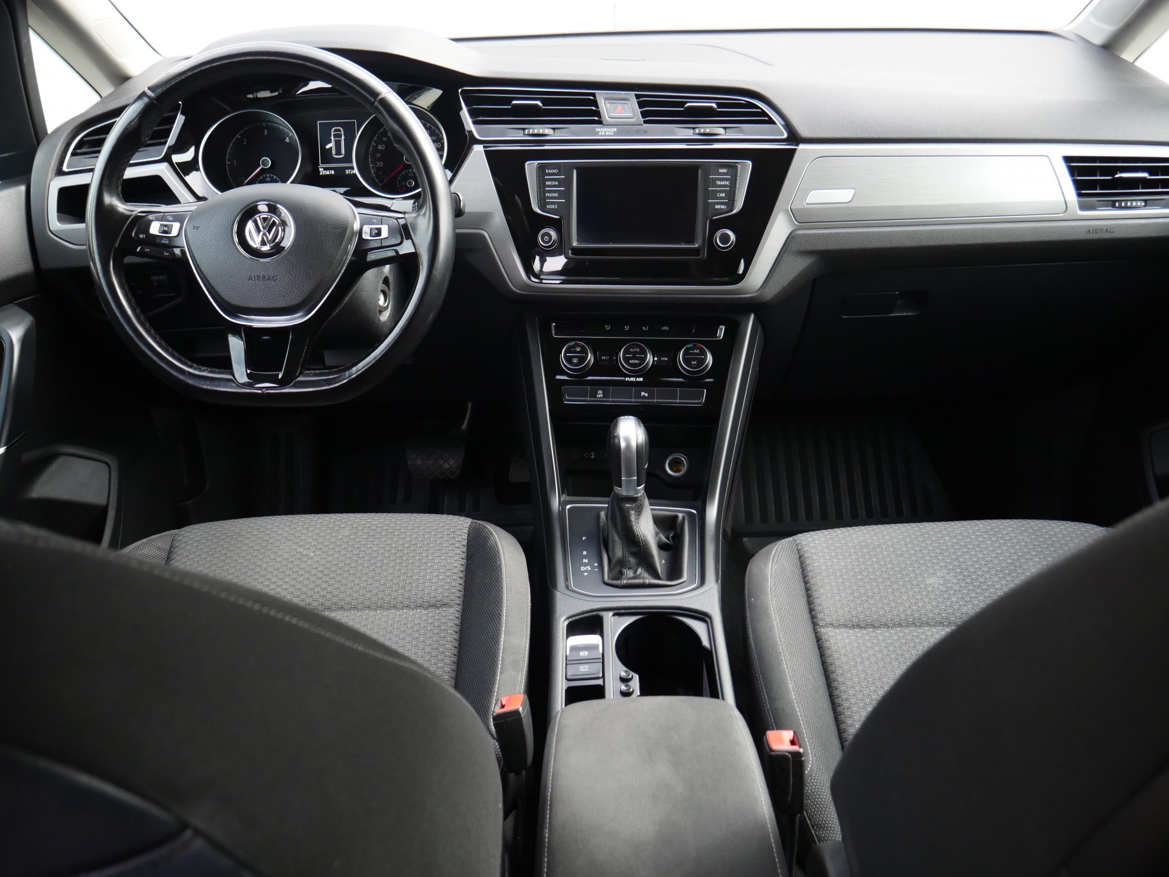 Volkswagen Touran, 2016 - pohled č. 8