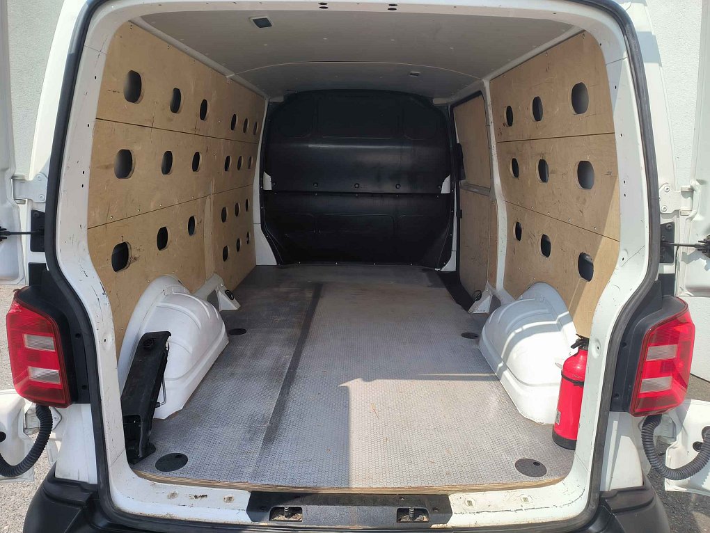 Volkswagen Transporter 2.0TDi  L2H1