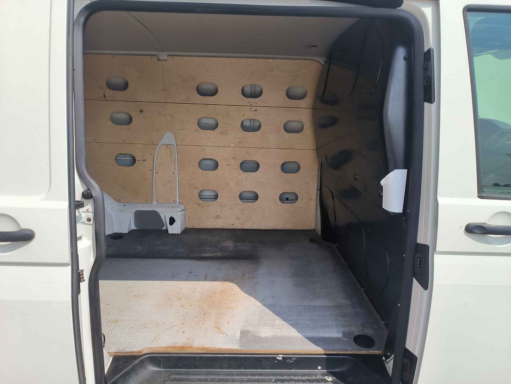 Volkswagen Transporter 2.0TDi  L2H1