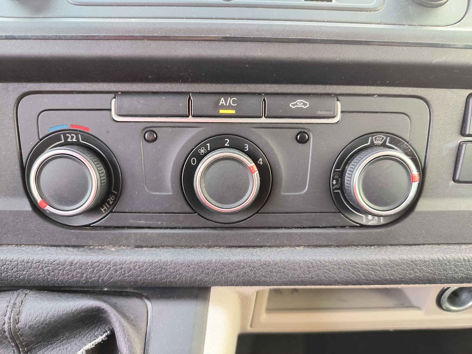 Volkswagen Transporter 2.0TDi  L2H1