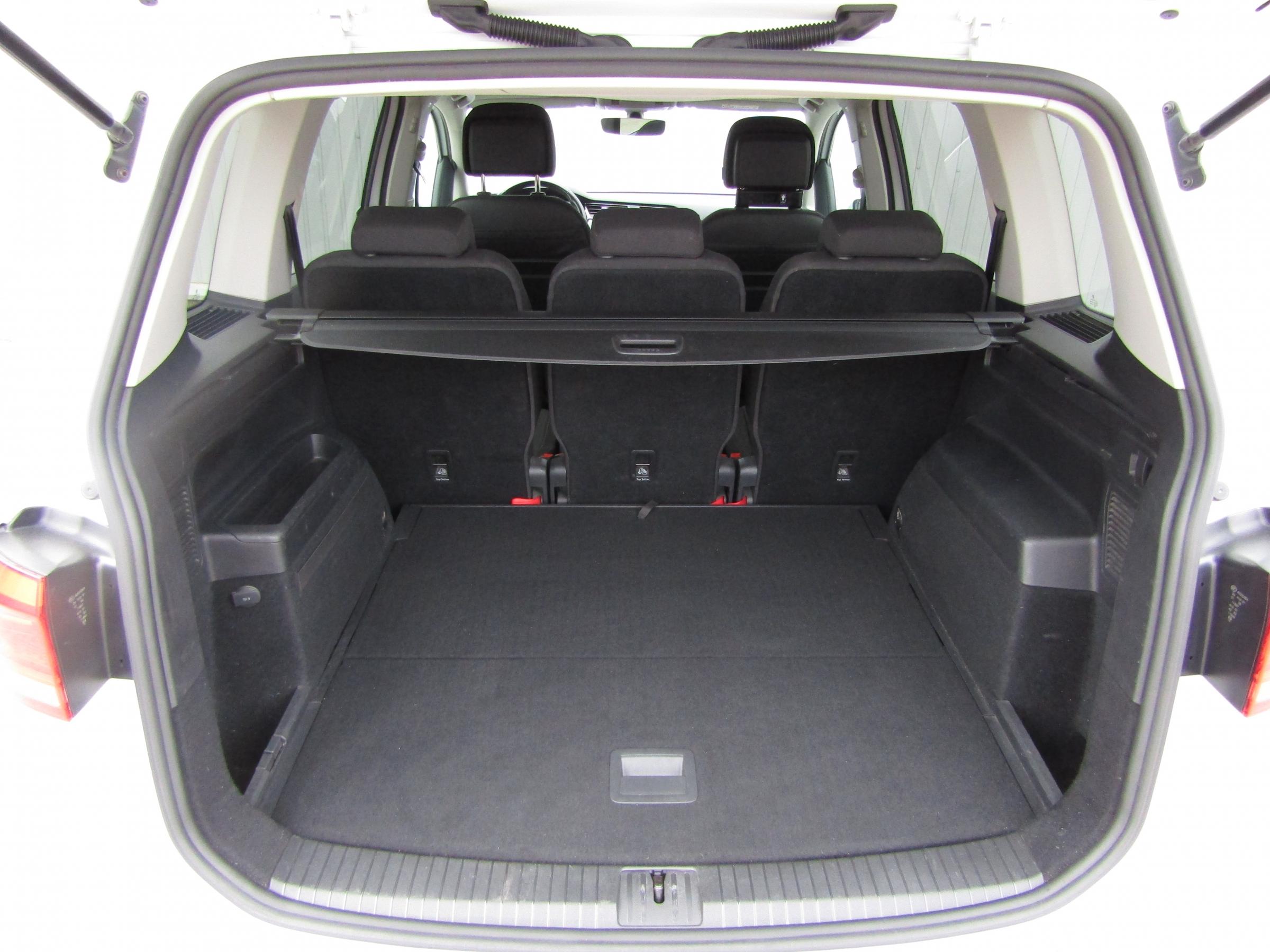 Volkswagen Touran, 2018 - pohled č. 7