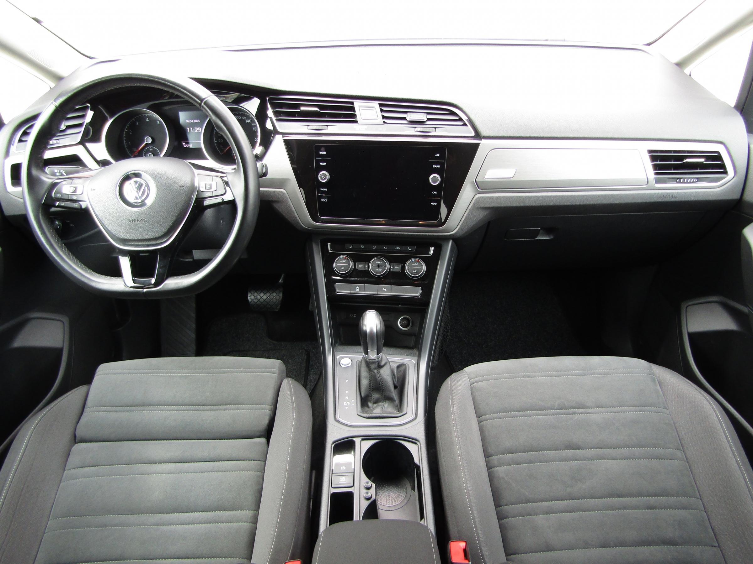 Volkswagen Touran, 2018 - pohled č. 8