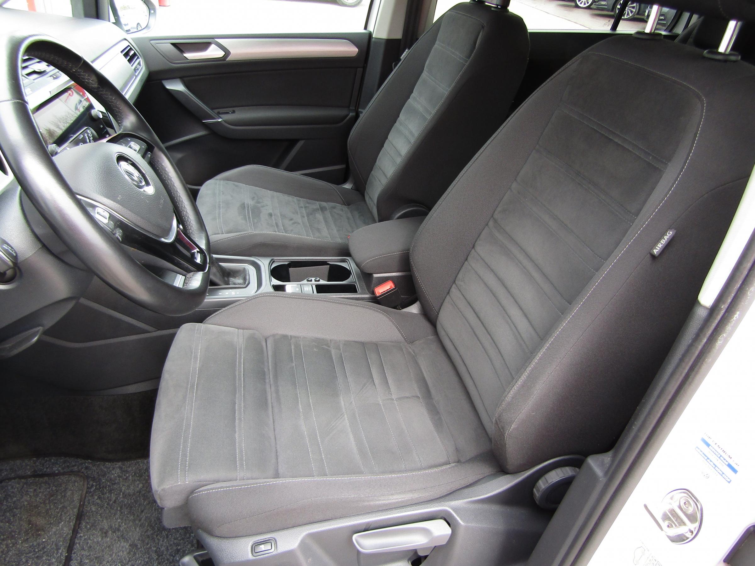 Volkswagen Touran, 2018 - pohled č. 9