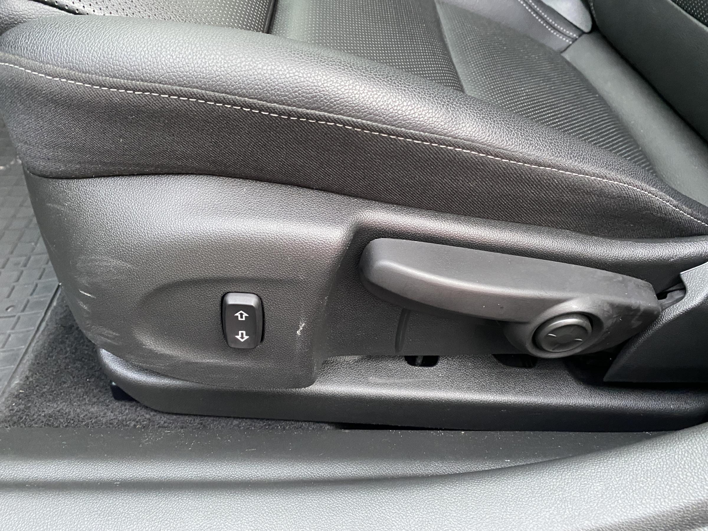 Opel Insignia, 2020 - pohled č. 14