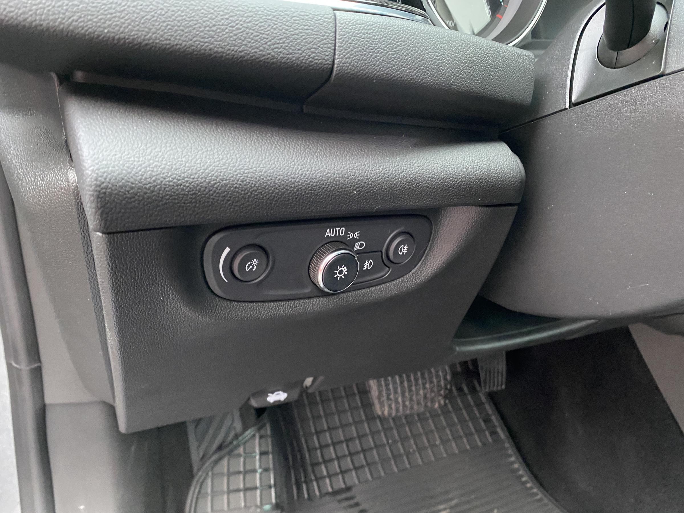 Opel Insignia, 2020 - pohled č. 15