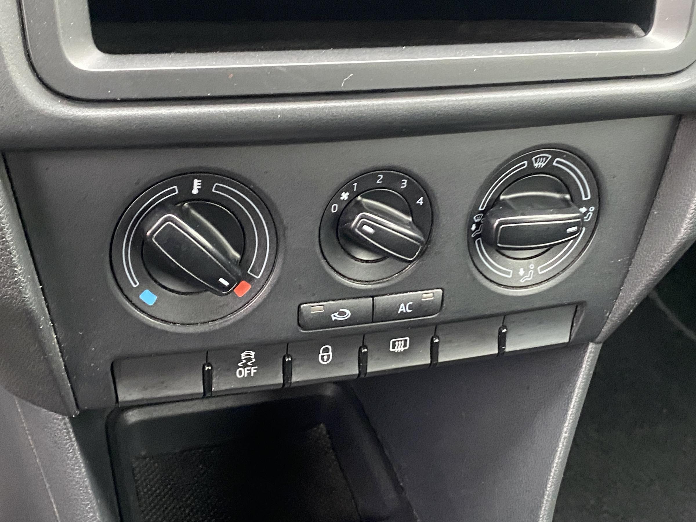 Škoda Rapid, 2013 - pohled č. 13