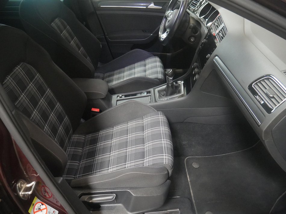 Volkswagen Golf 2.0 TDi GTD