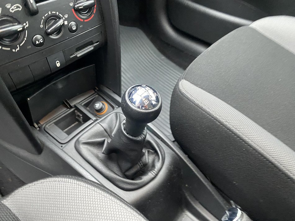 Peugeot 207 1.4 i Outdoor