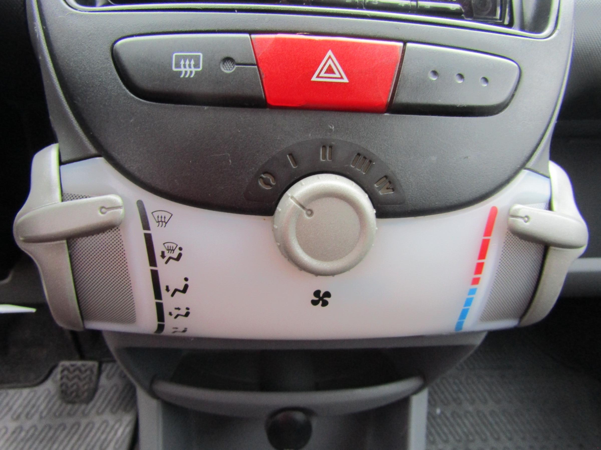 Peugeot 107, 2007 - pohled č. 14