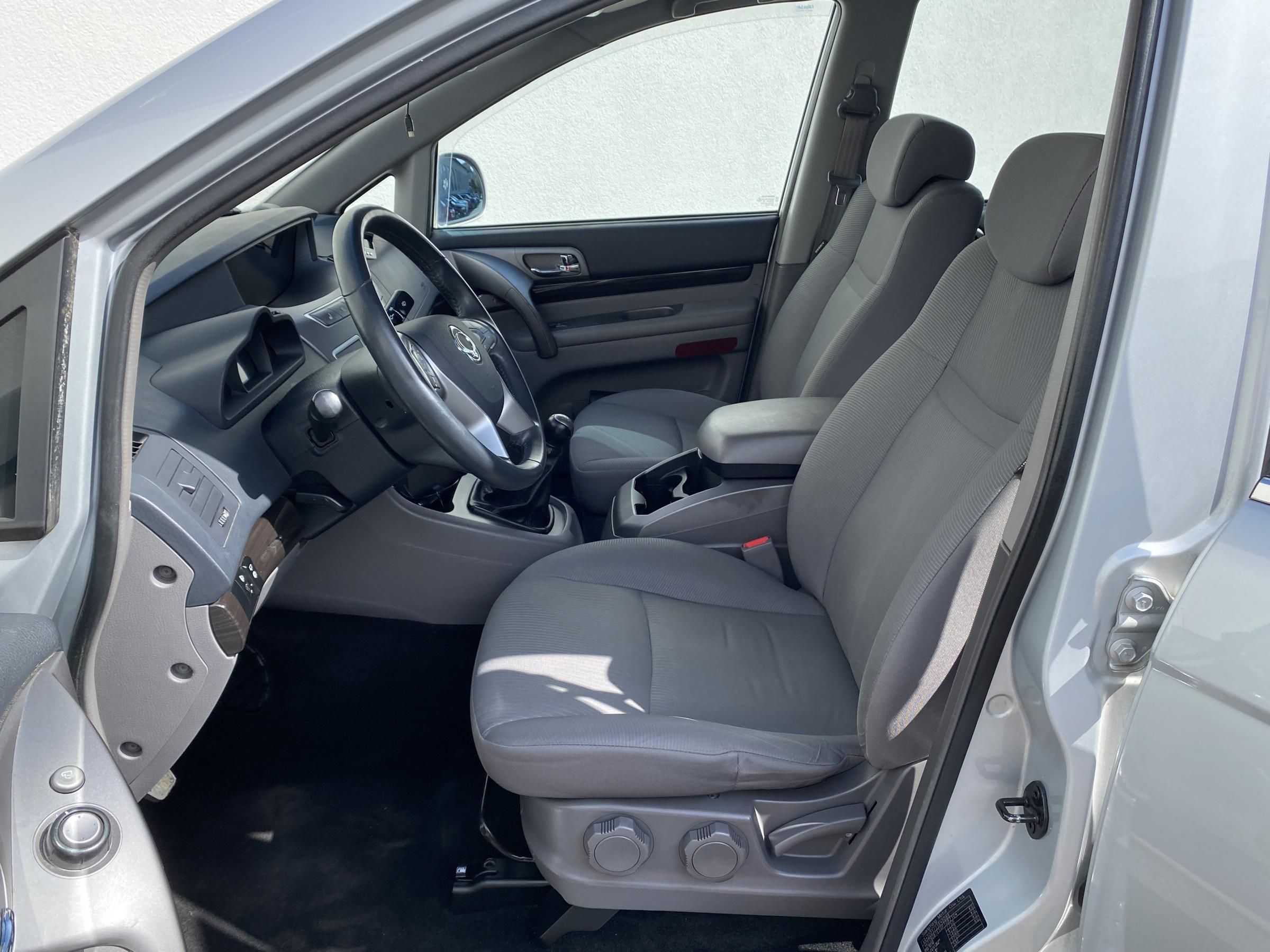 SsangYong Rodius, 2016 - pohled č. 11