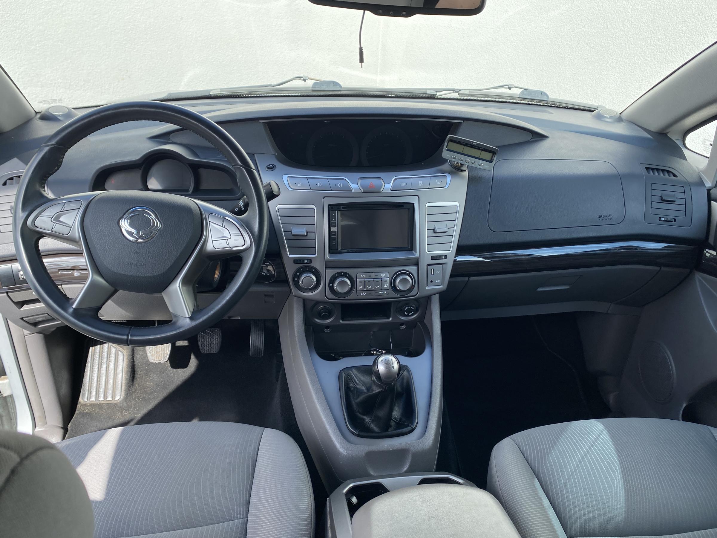 SsangYong Rodius, 2016 - pohled č. 8