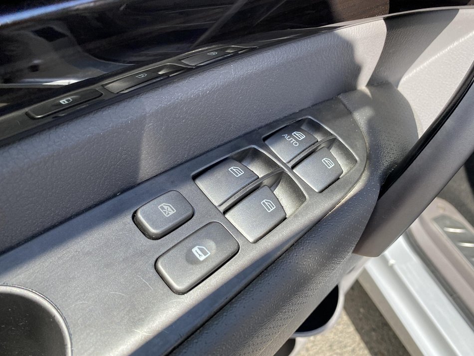 SsangYong Rodius 2.2e-XDi  7míst