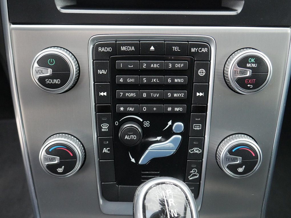 Volvo V60 2.4 D4  Cross Country