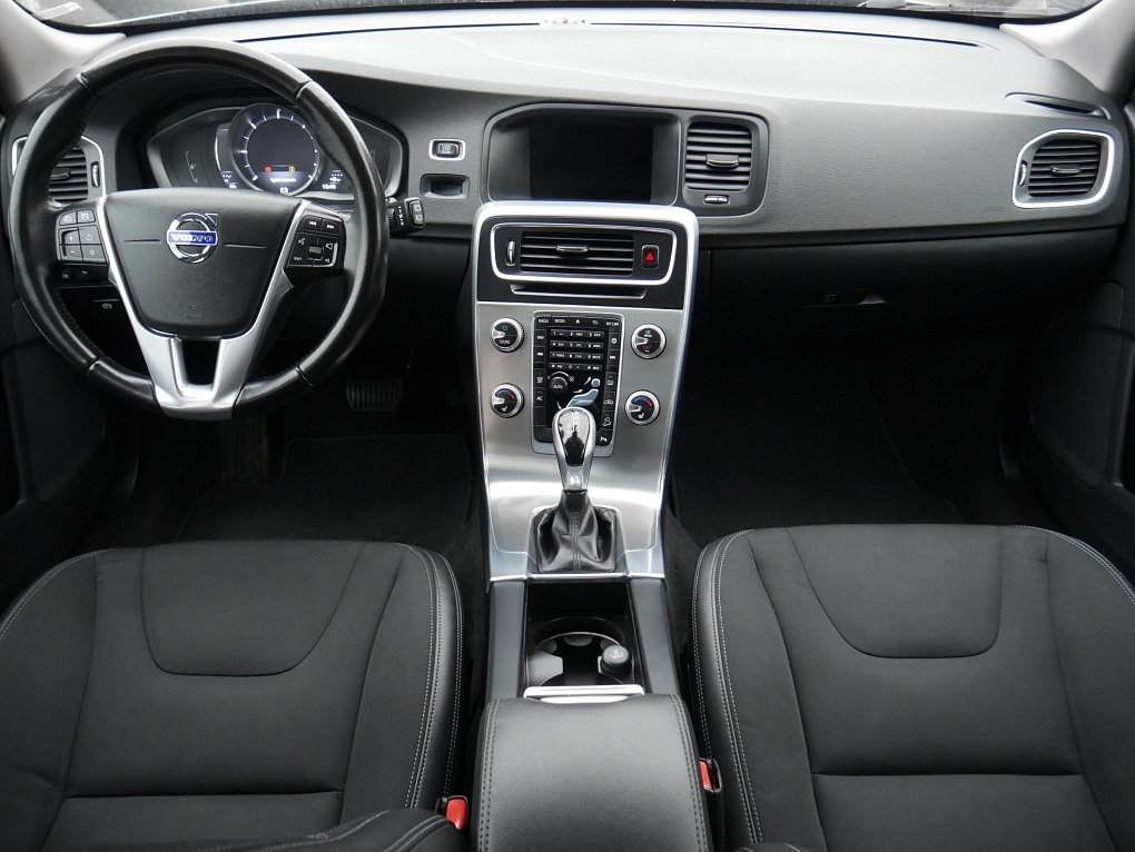 Volvo V60 2.4 D4  Cross Country