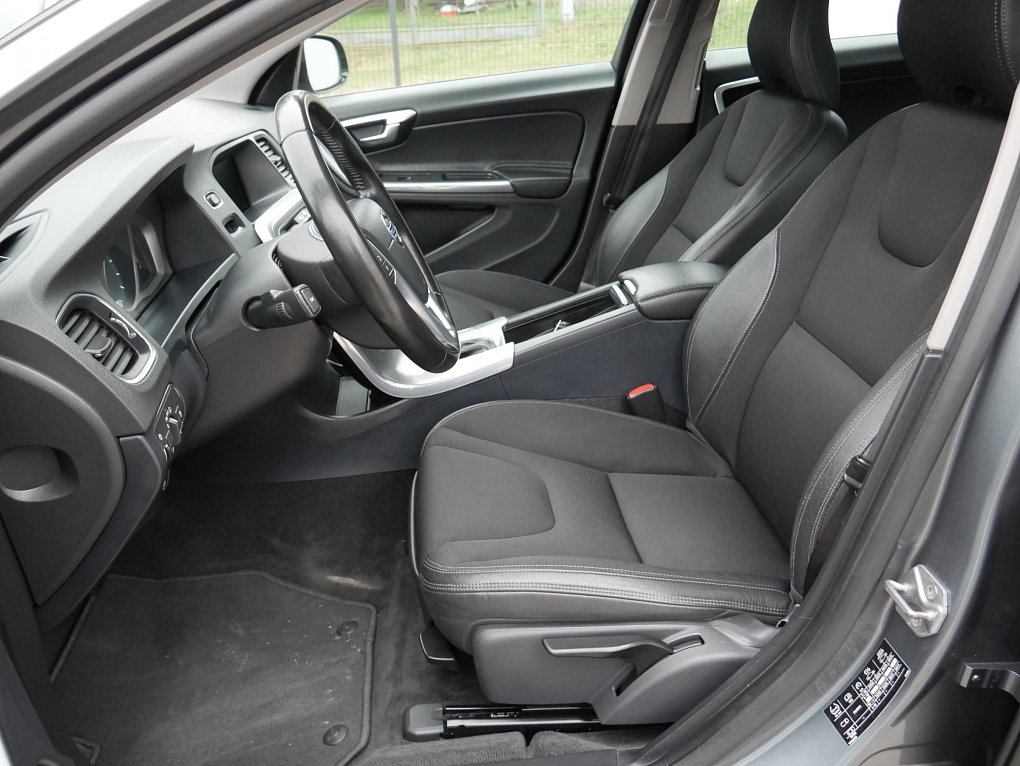 Volvo V60 2.4 D4  Cross Country