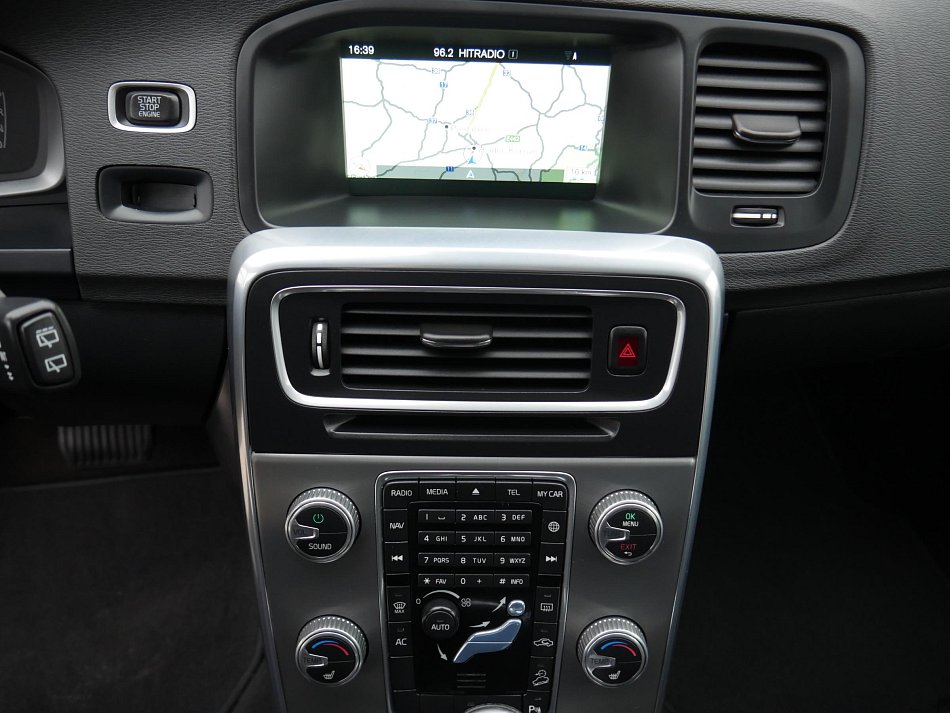 Volvo V60 2.4 D4  Cross Country