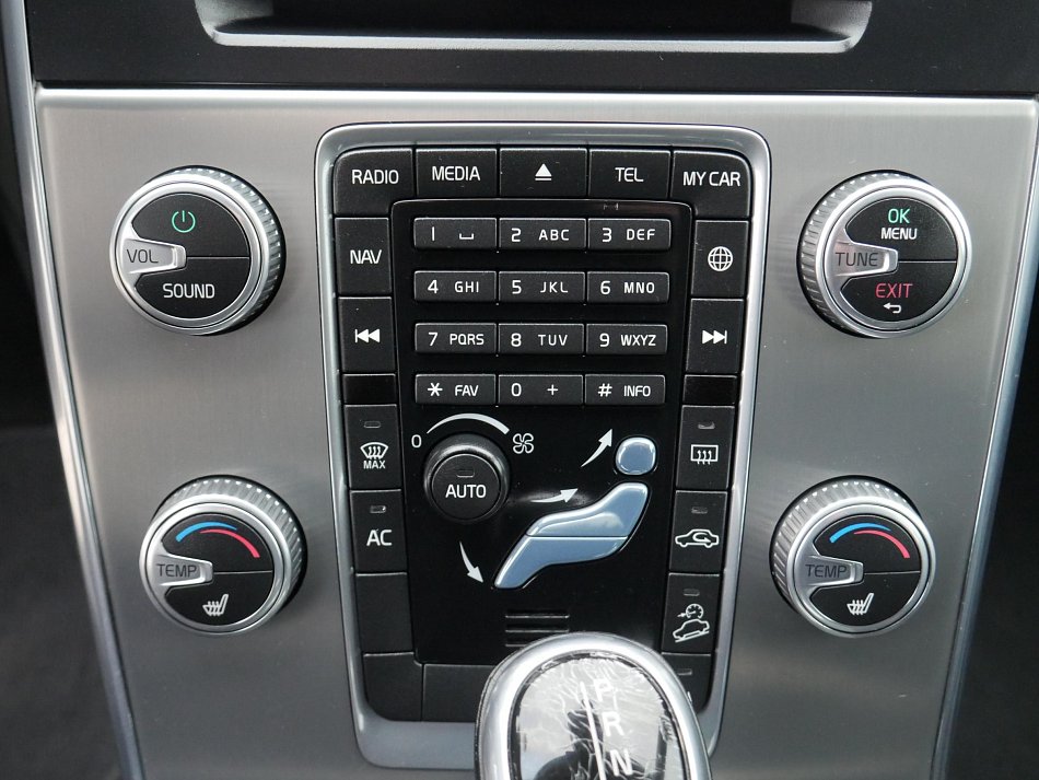 Volvo V60 2.4 D4  Cross Country