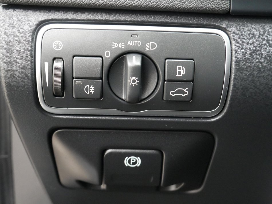 Volvo V60 2.4 D4  Cross Country