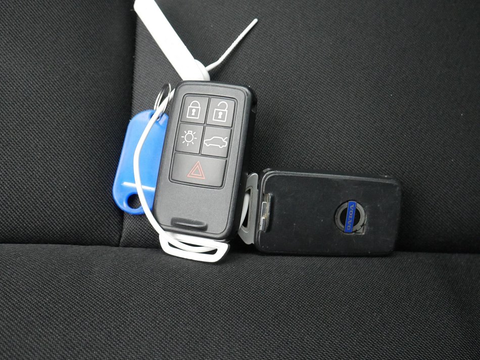 Volvo V60 2.4 D4  Cross Country