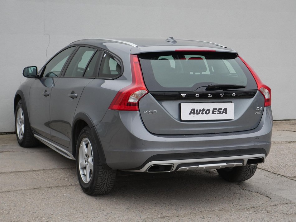 Volvo V60 2.4 D4  Cross Country