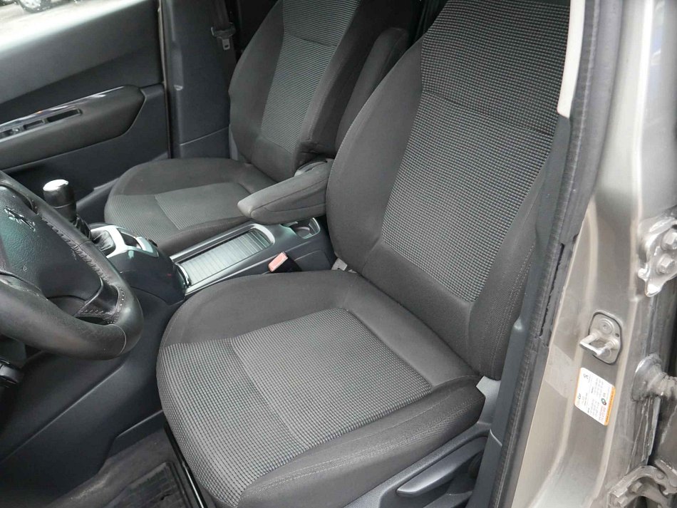 Peugeot 5008 1.6 i 