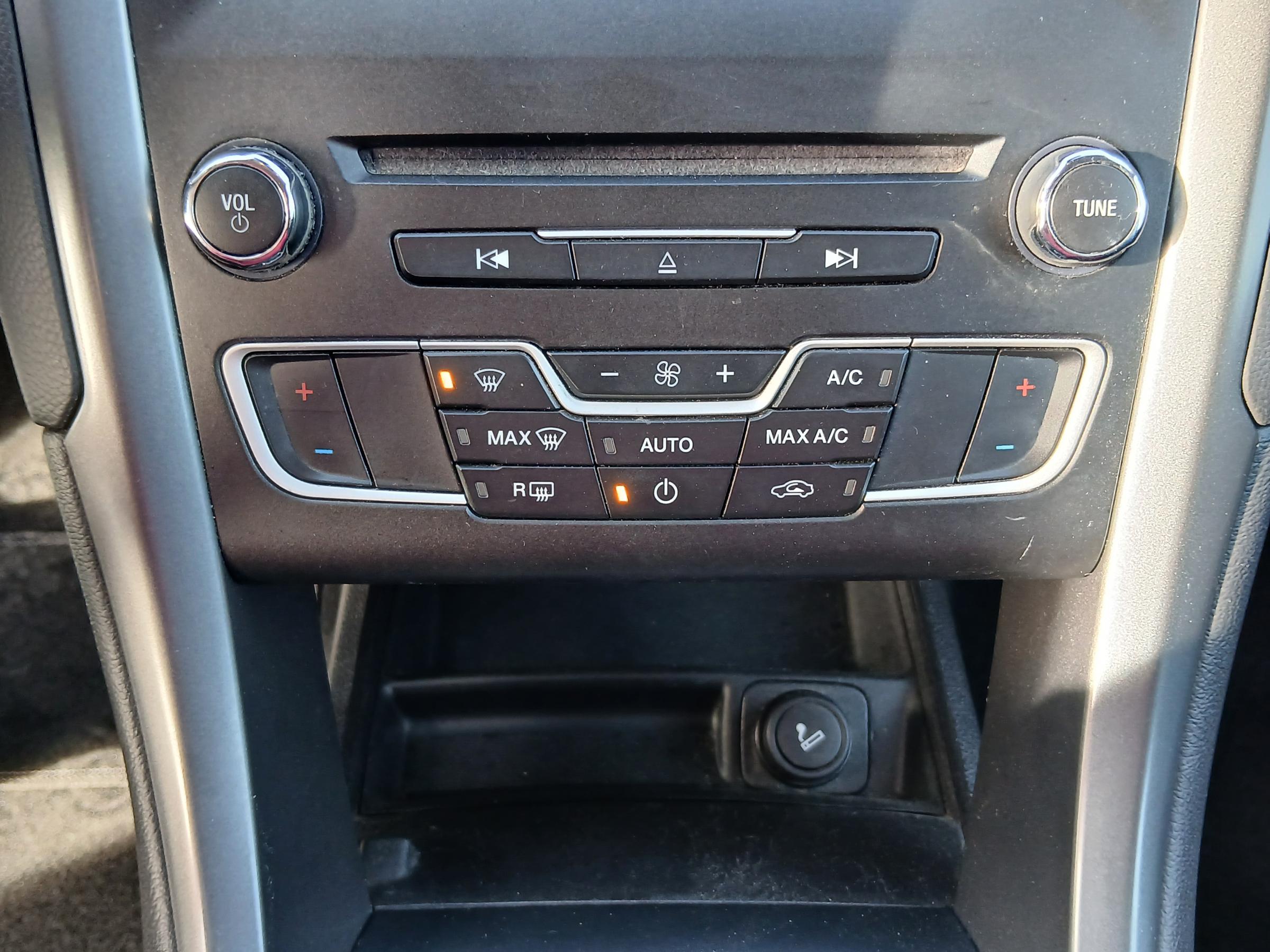 Ford Mondeo, 2015 - pohled č. 17