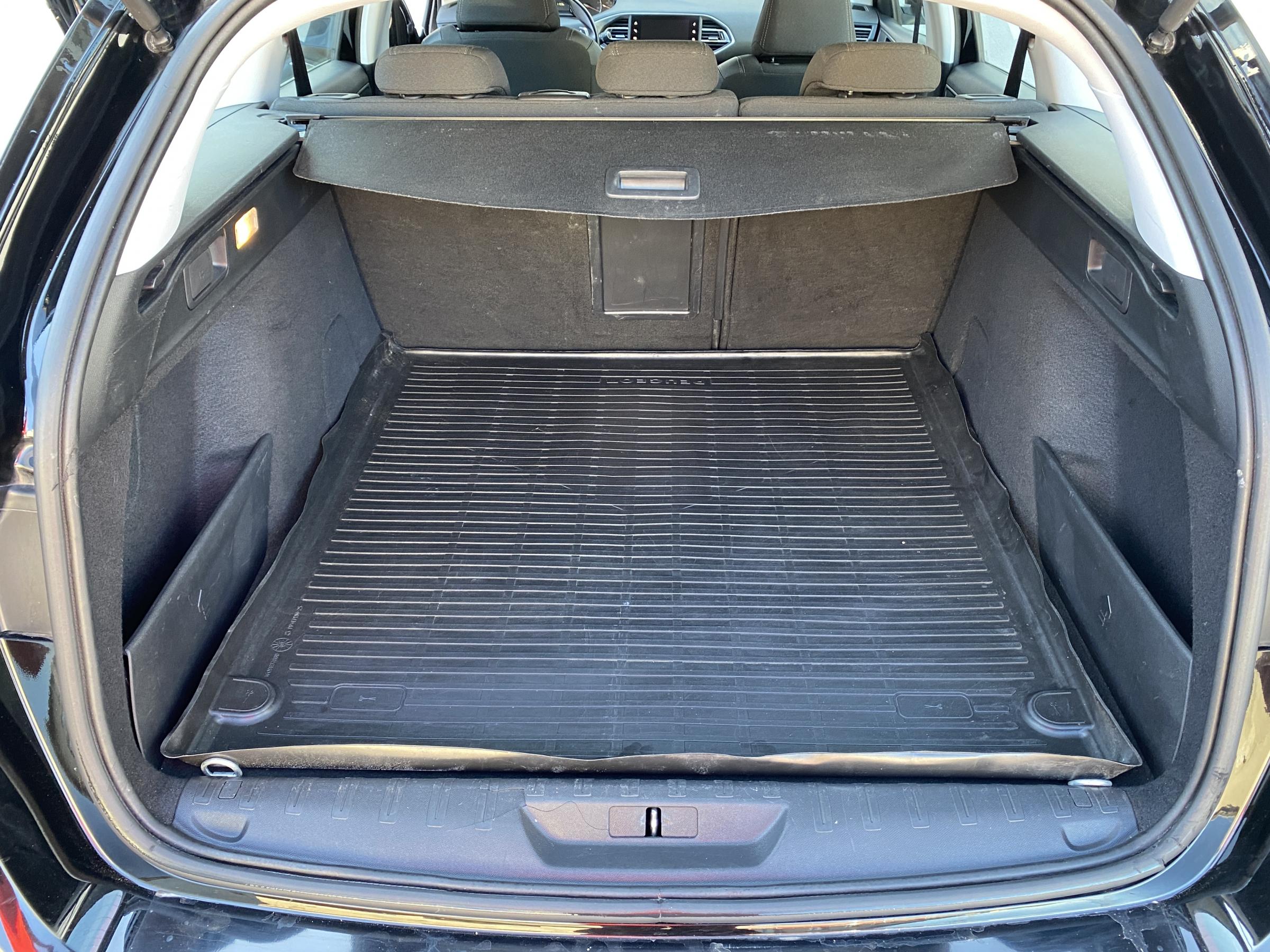 Peugeot 308, 2019 - pohled č. 7